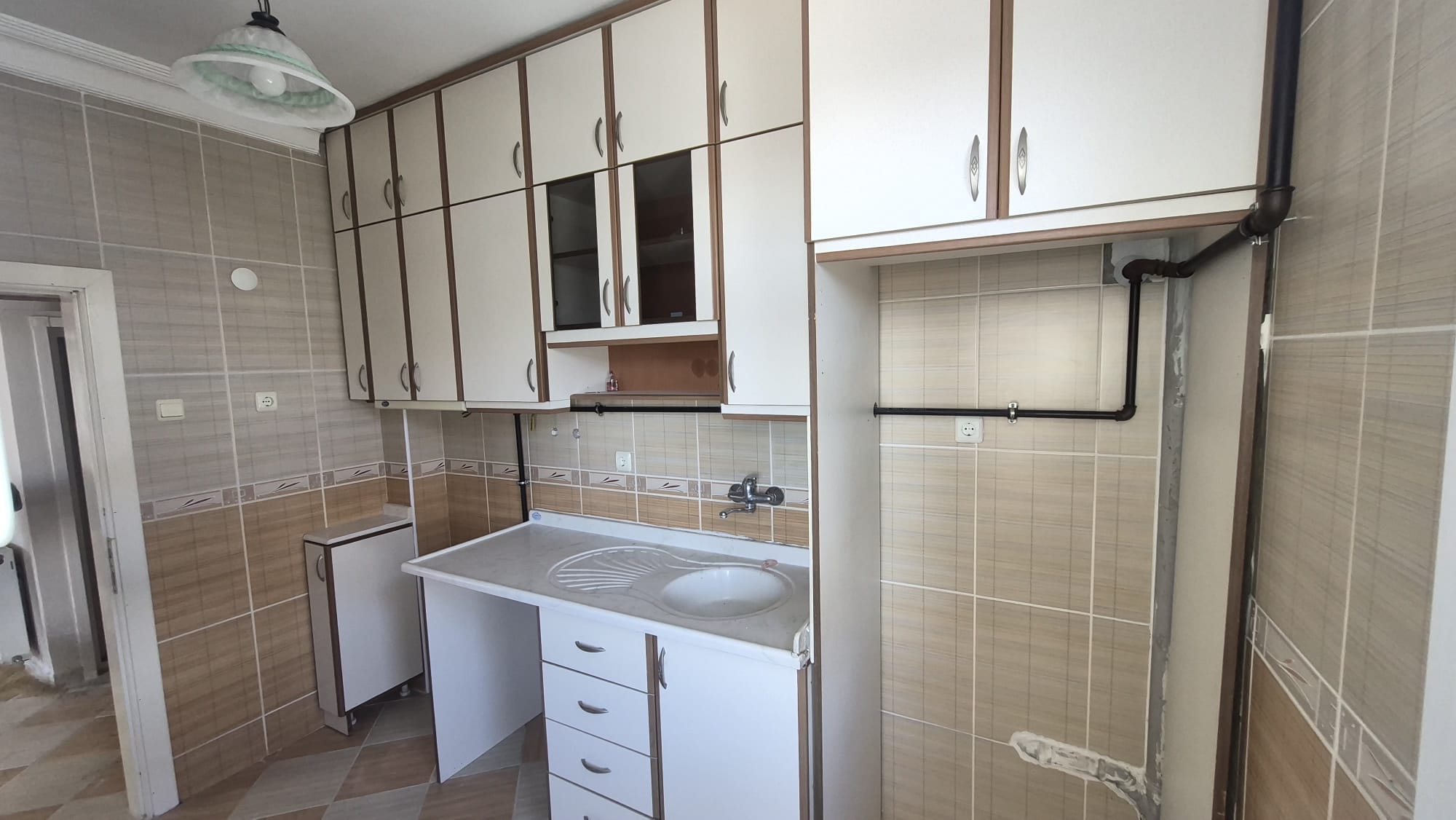 AHMET YESEVİ MAHALLESİ BİFA SİTESİ ARA KAT SATILIK FIRSAT DAİRE