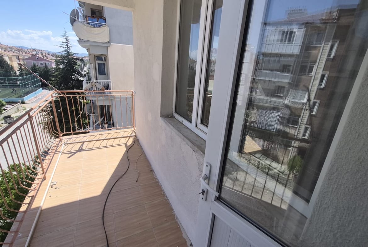 AHMET YESEVİ MAHALLESİ BİFA SİTESİ ARA KAT SATILIK FIRSAT DAİRE