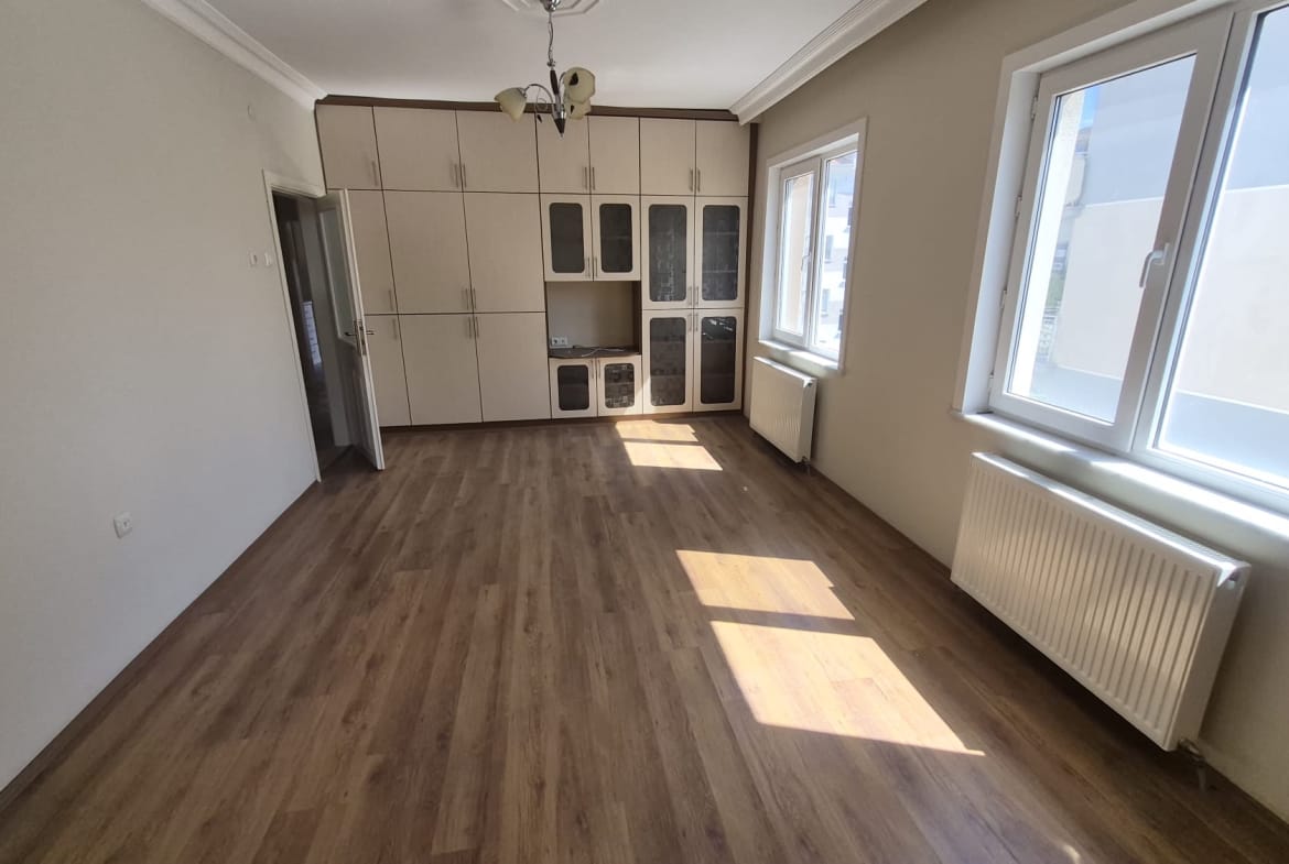 AHMET YESEVİ MAHALLESİ BİFA SİTESİ ARA KAT SATILIK FIRSAT DAİRE