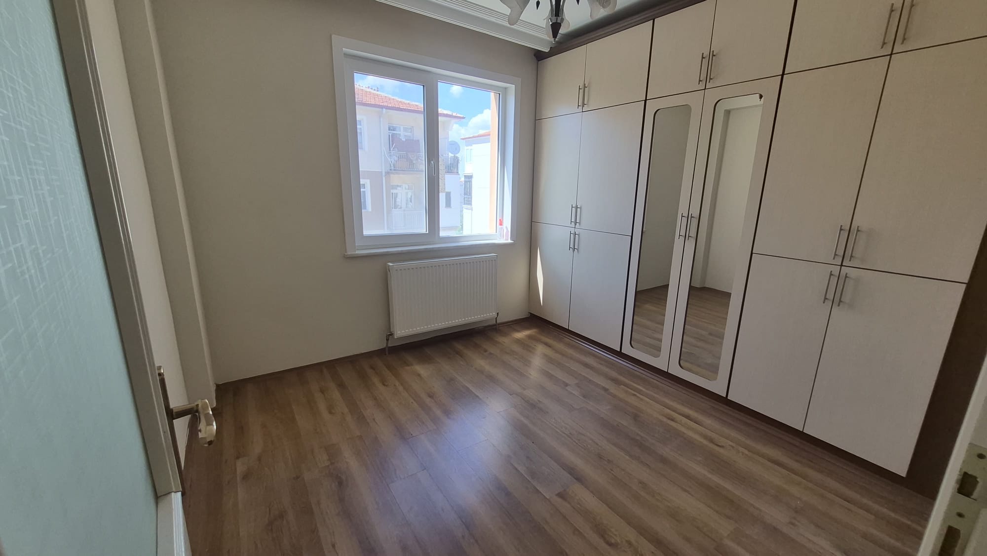 AHMET YESEVİ MAHALLESİ BİFA SİTESİ ARA KAT SATILIK FIRSAT DAİRE