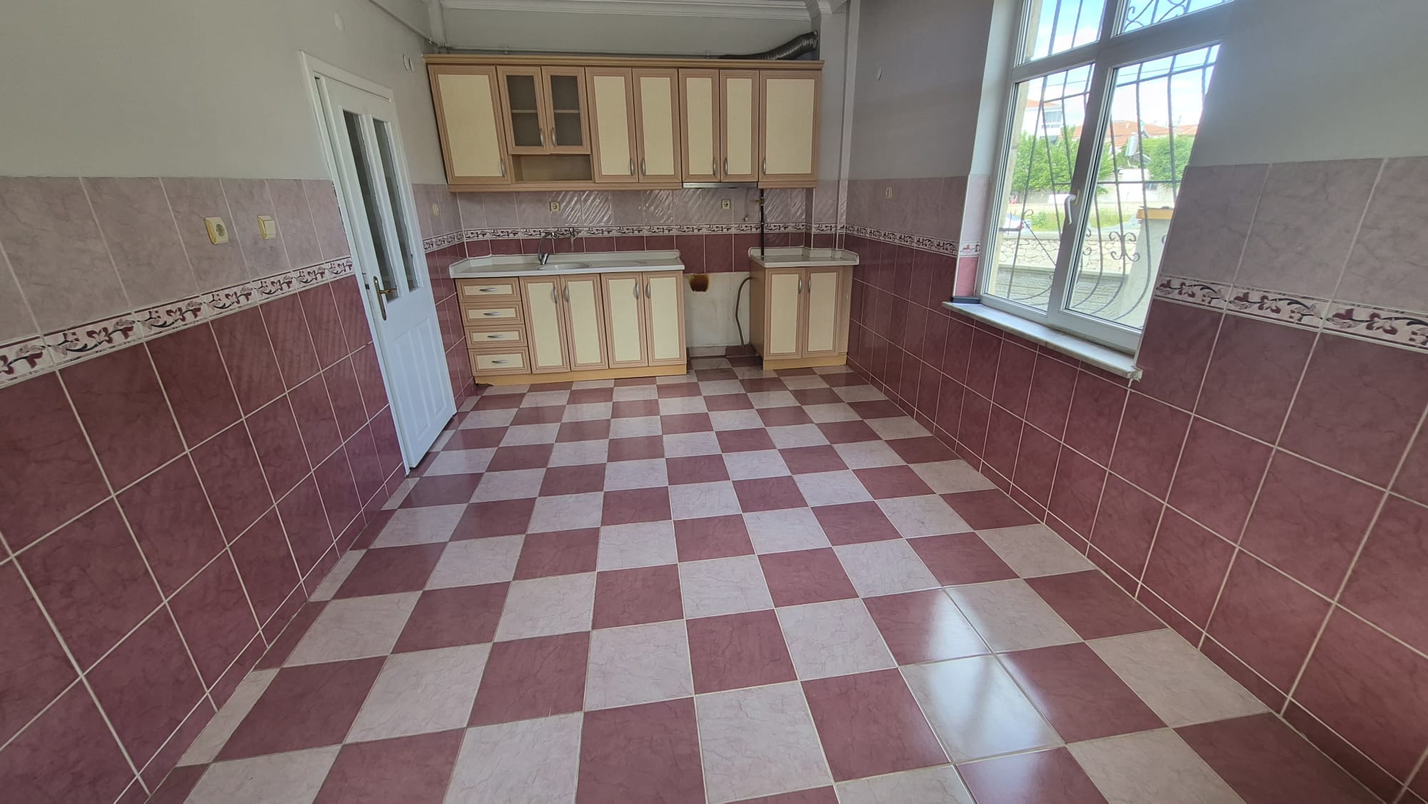 ZEMBİLLİ MAHALLESİ 3+1 YÜKSEK ZEMİN KAT FIRSAT DAİRE