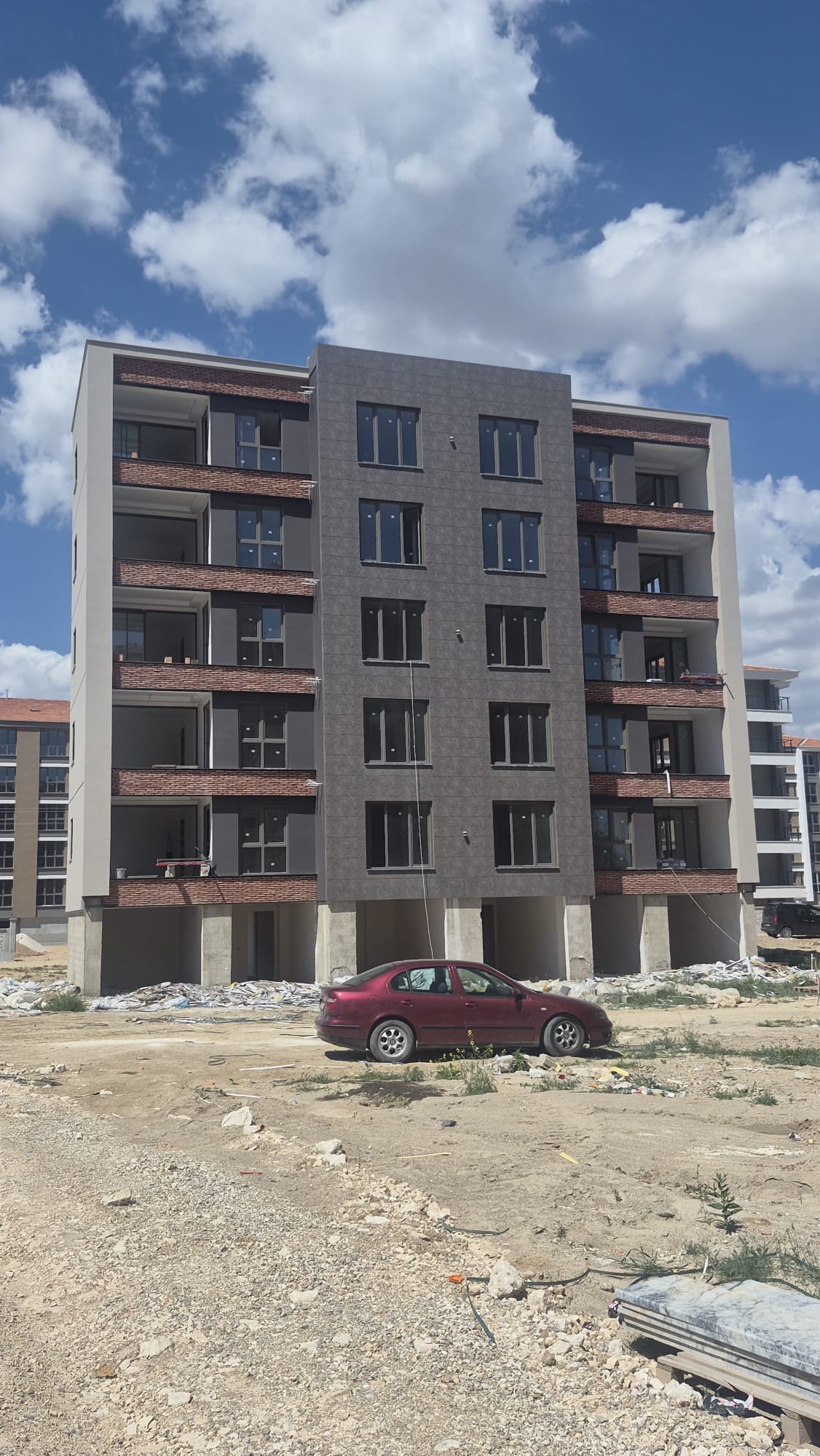 YENİ ŞEHİR MAHALLESİNDE SIFIR LÜKS 3+1 DAİRELER