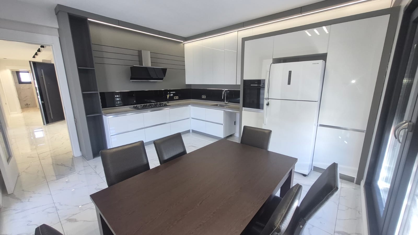 İBRAHİM HAKKI KONYALI MAHALLESİNDE LÜKS 3+1 SATILIK DAİRE