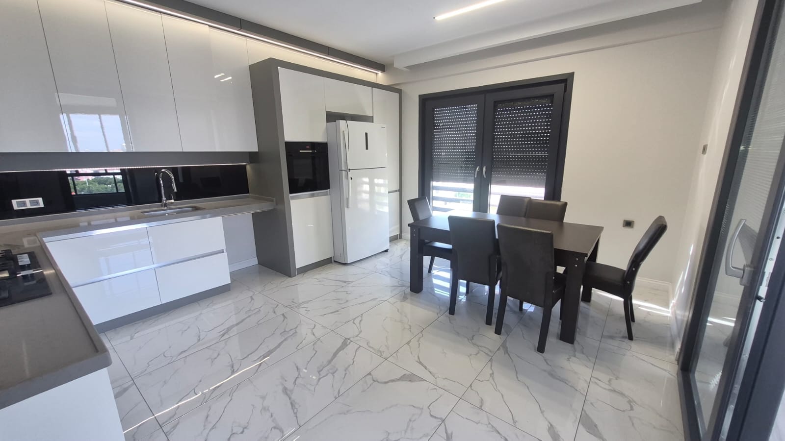 İBRAHİM HAKKI KONYALI MAHALLESİNDE LÜKS 3+1 SATILIK DAİRE