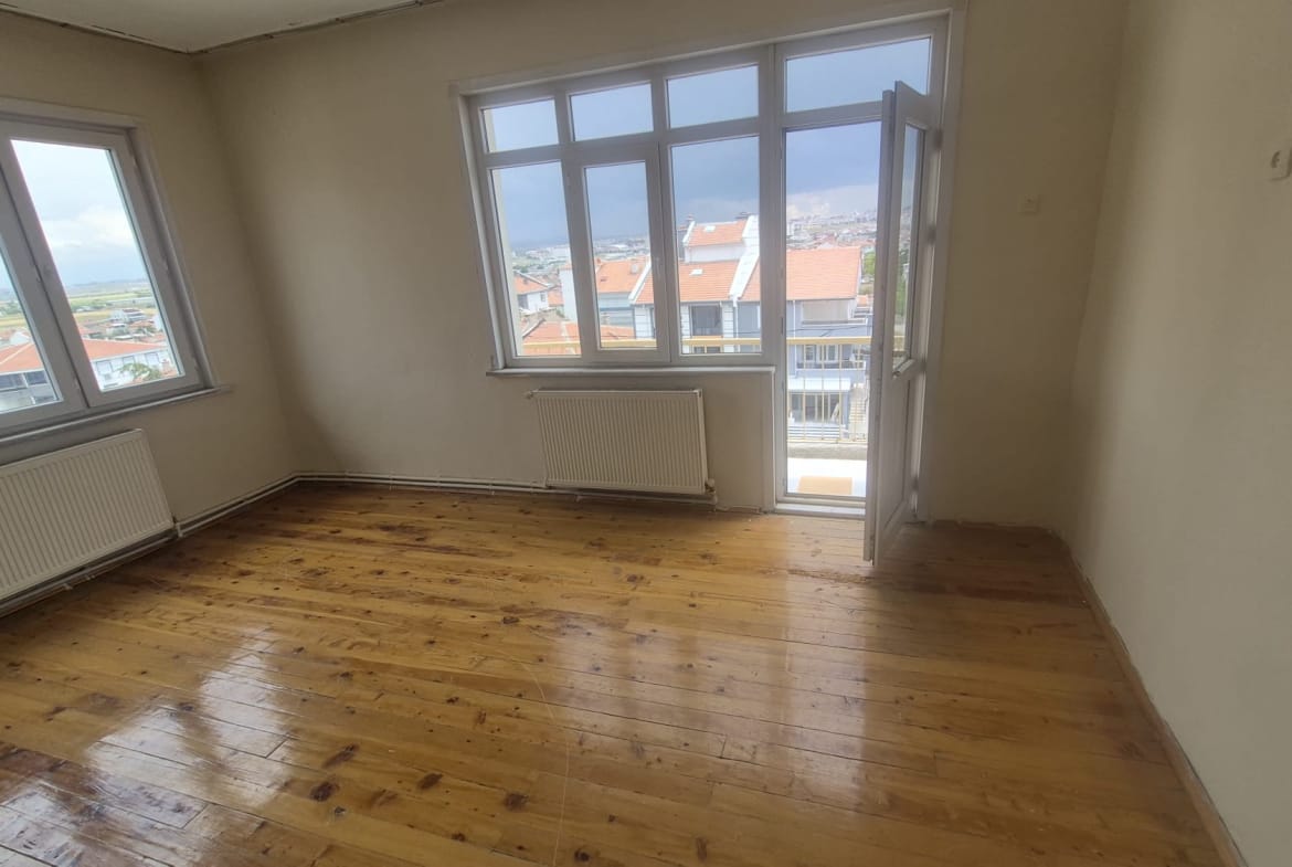 CUMHURİYET MAHALLESİNDE TADİLATLIK FIRSAT DAİRE