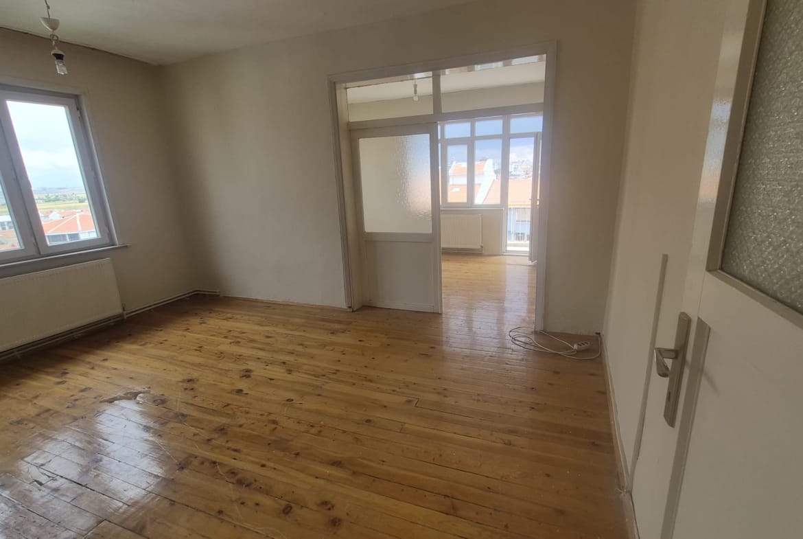CUMHURİYET MAHALLESİNDE TADİLATLIK FIRSAT DAİRE