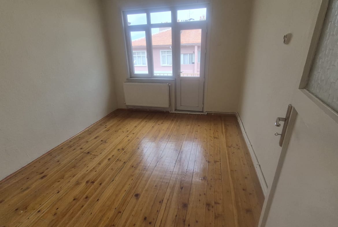 CUMHURİYET MAHALLESİNDE TADİLATLIK FIRSAT DAİRE