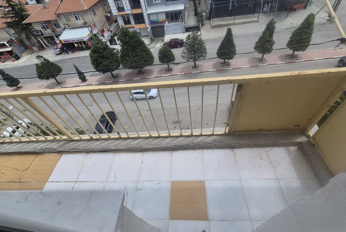 CUMHURİYET MAHALLESİNDE TADİLATLIK FIRSAT DAİRE