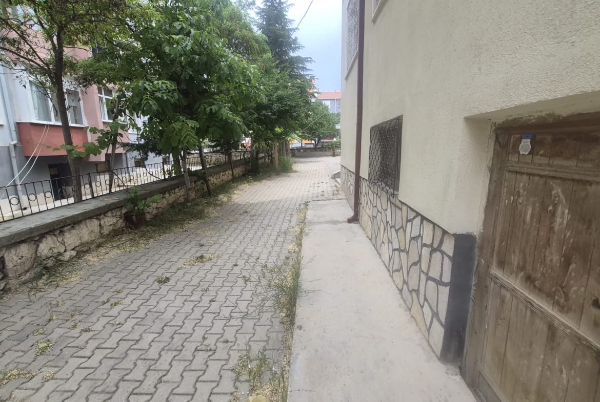 CUMHURİYET MAHALLESİNDE TADİLATLIK FIRSAT DAİRE