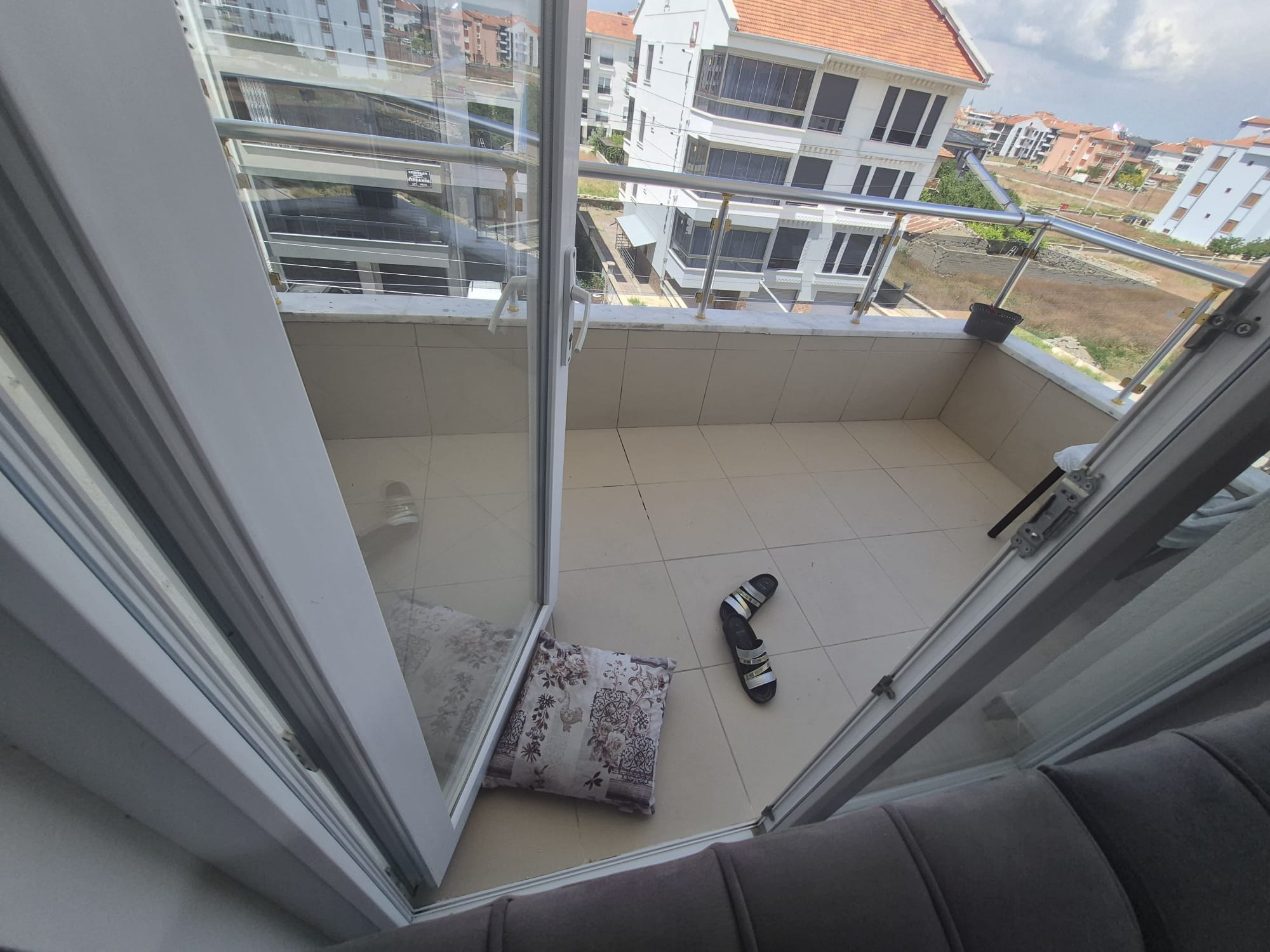 ÇELTEK MAHALLESİNDE 2+1 BİREYSEL GARAJLI FIRSAT DAİRE