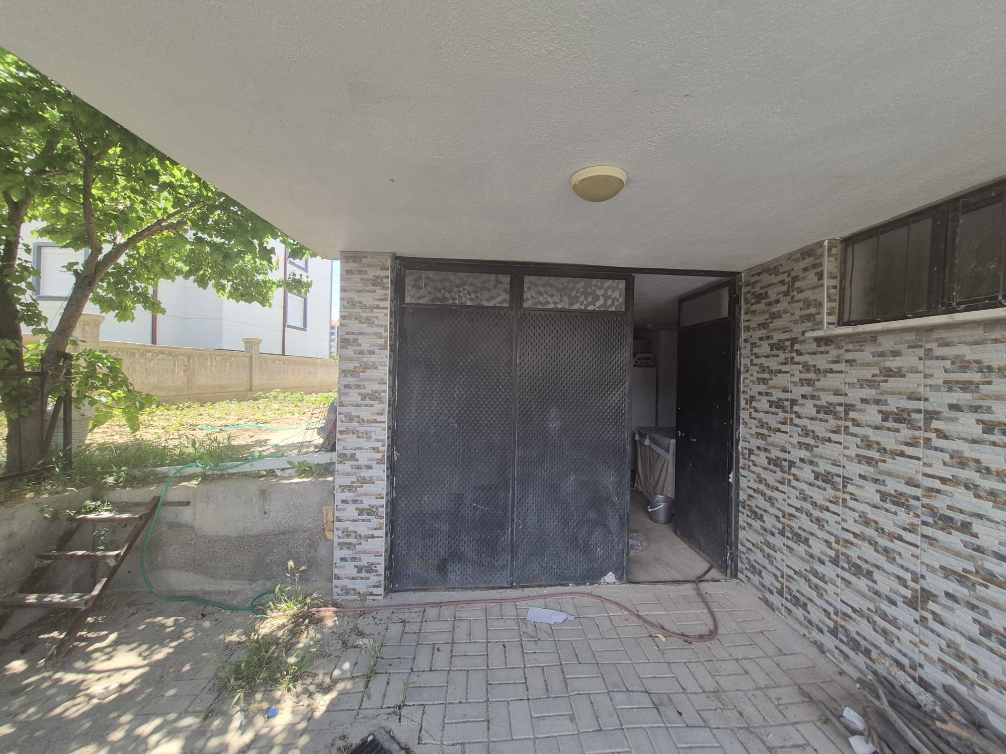 ÇELTEK MAHALLESİNDE 2+1 BİREYSEL GARAJLI FIRSAT DAİRE