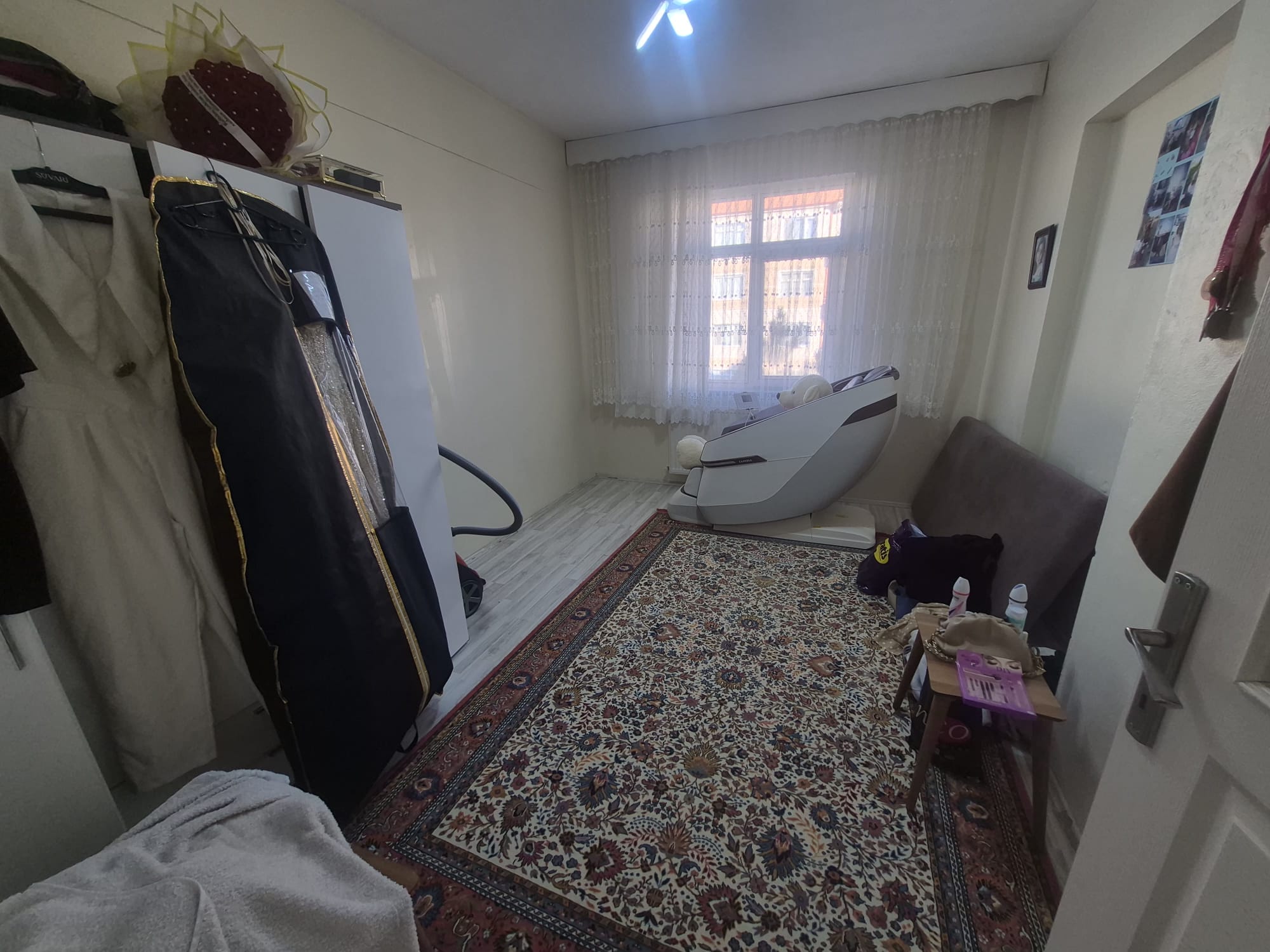 AHMET YESEVİ MAHALLESİNDE ERZAFER SİTESİ 2+1 SATILIK DAİRE