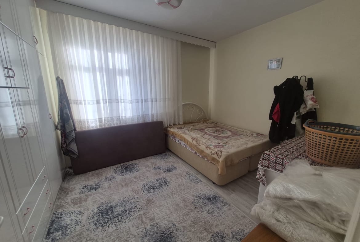 AHMET YESEVİ MAHALLESİNDE ERZAFER SİTESİ 2+1 SATILIK DAİRE
