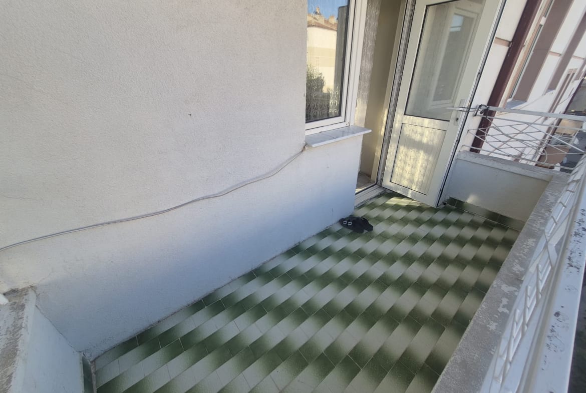 AHMET YESEVİ MAHALLESİNDE ERZAFER SİTESİ 2+1 SATILIK DAİRE