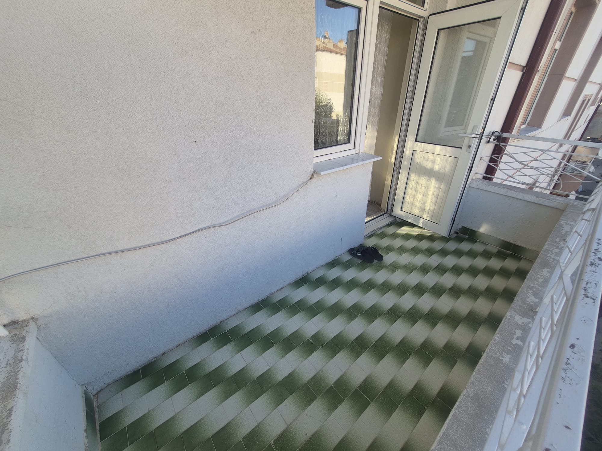 AHMET YESEVİ MAHALLESİNDE ERZAFER SİTESİ 2+1 SATILIK DAİRE