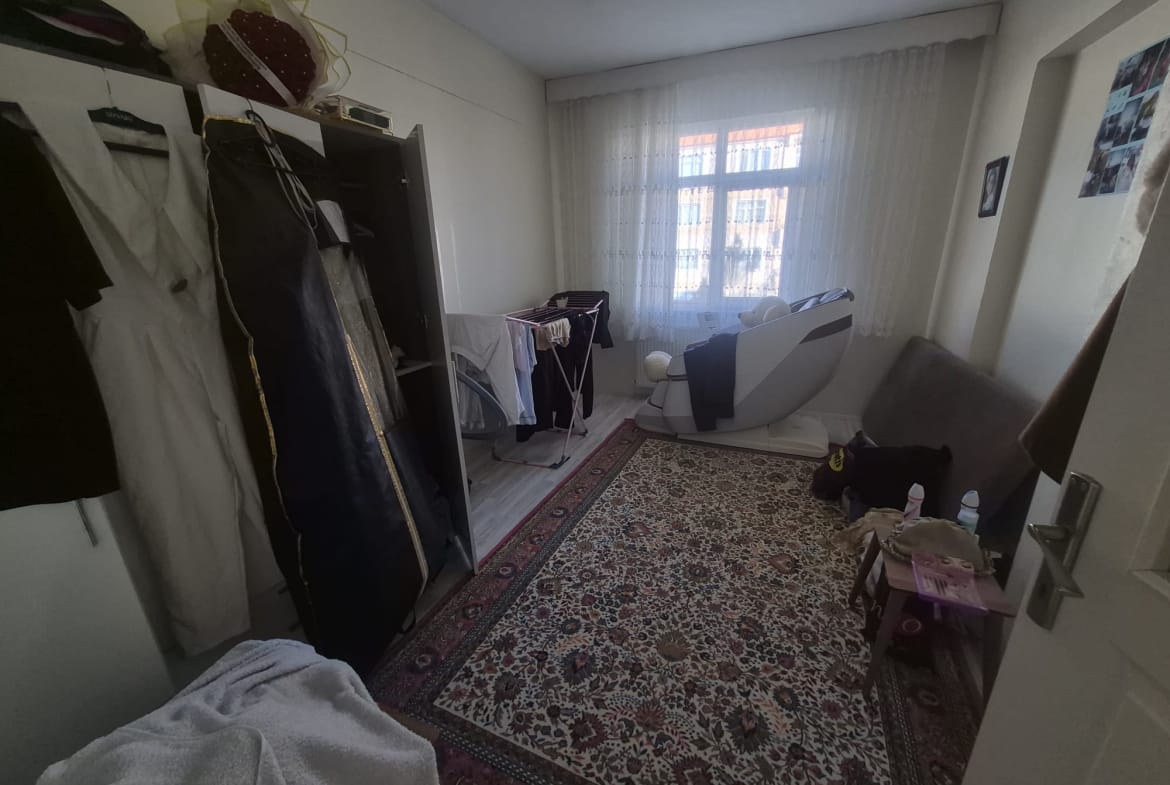 AHMET YESEVİ MAHALLESİNDE ERZAFER SİTESİ 2+1 SATILIK DAİRE