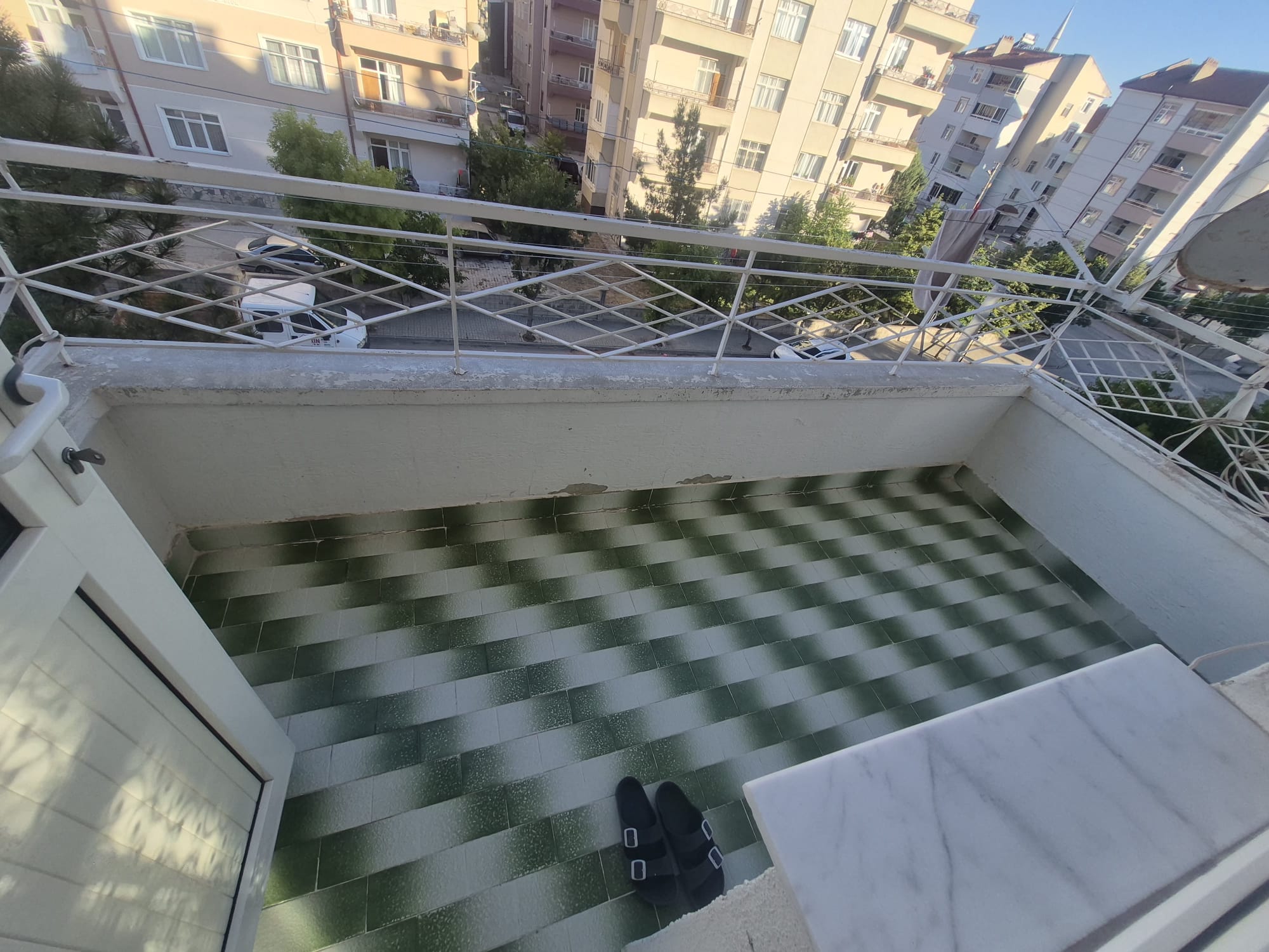 AHMET YESEVİ MAHALLESİNDE ERZAFER SİTESİ 2+1 SATILIK DAİRE