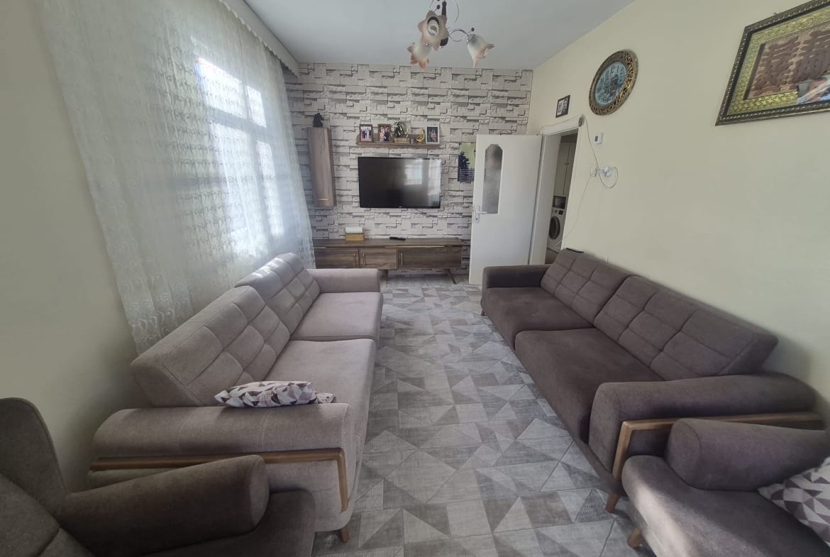 AHMET YESEVİ MAHALLESİNDE ERZAFER SİTESİ 2+1 SATILIK DAİRE