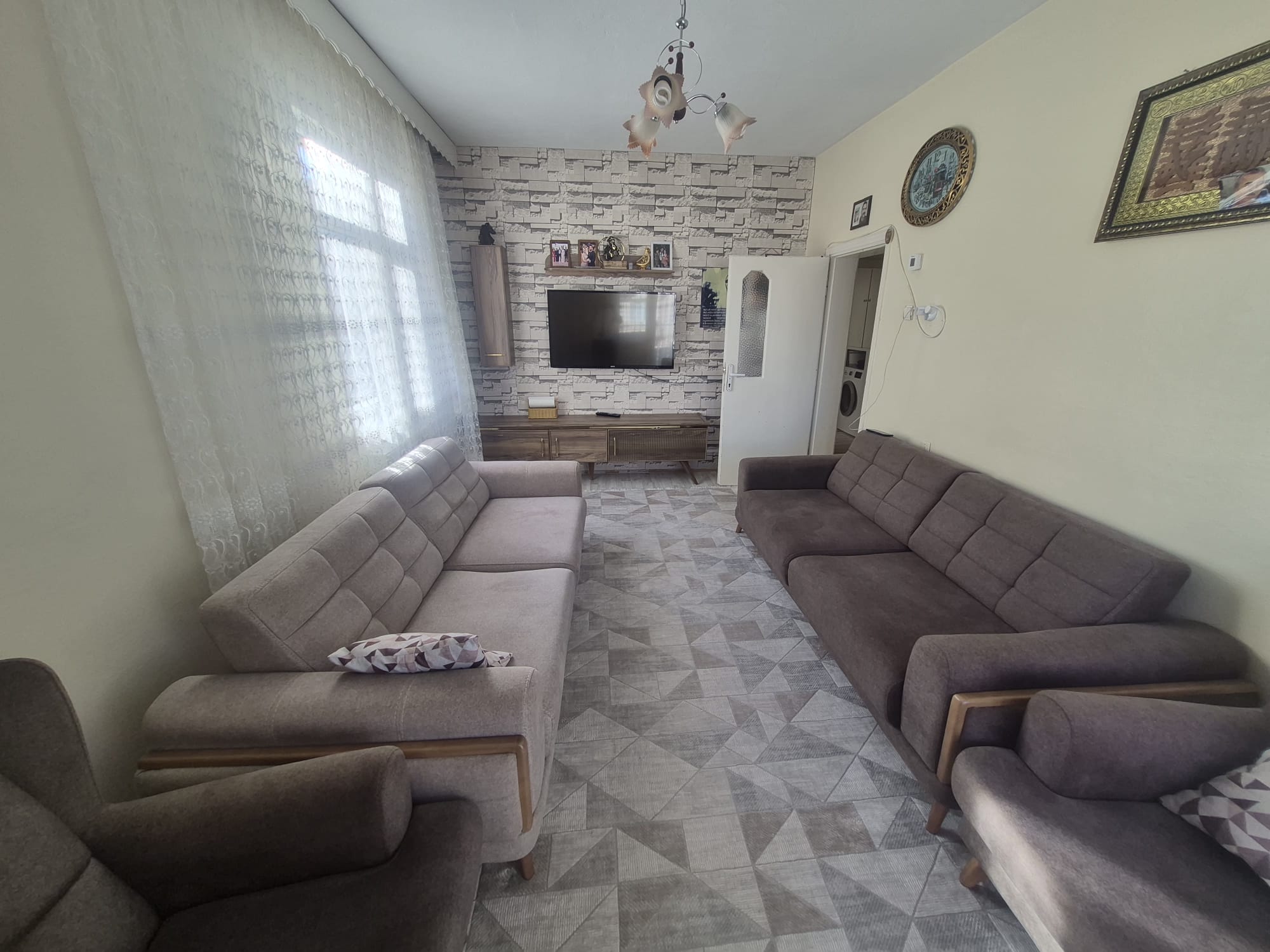 AHMET YESEVİ MAHALLESİNDE ERZAFER SİTESİ 2+1 SATILIK DAİRE