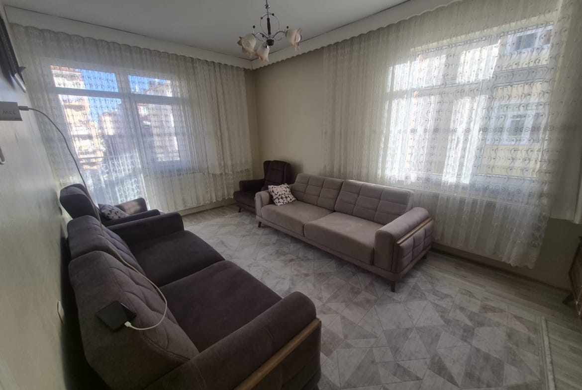 AHMET YESEVİ MAHALLESİNDE ERZAFER SİTESİ 2+1 SATILIK DAİRE