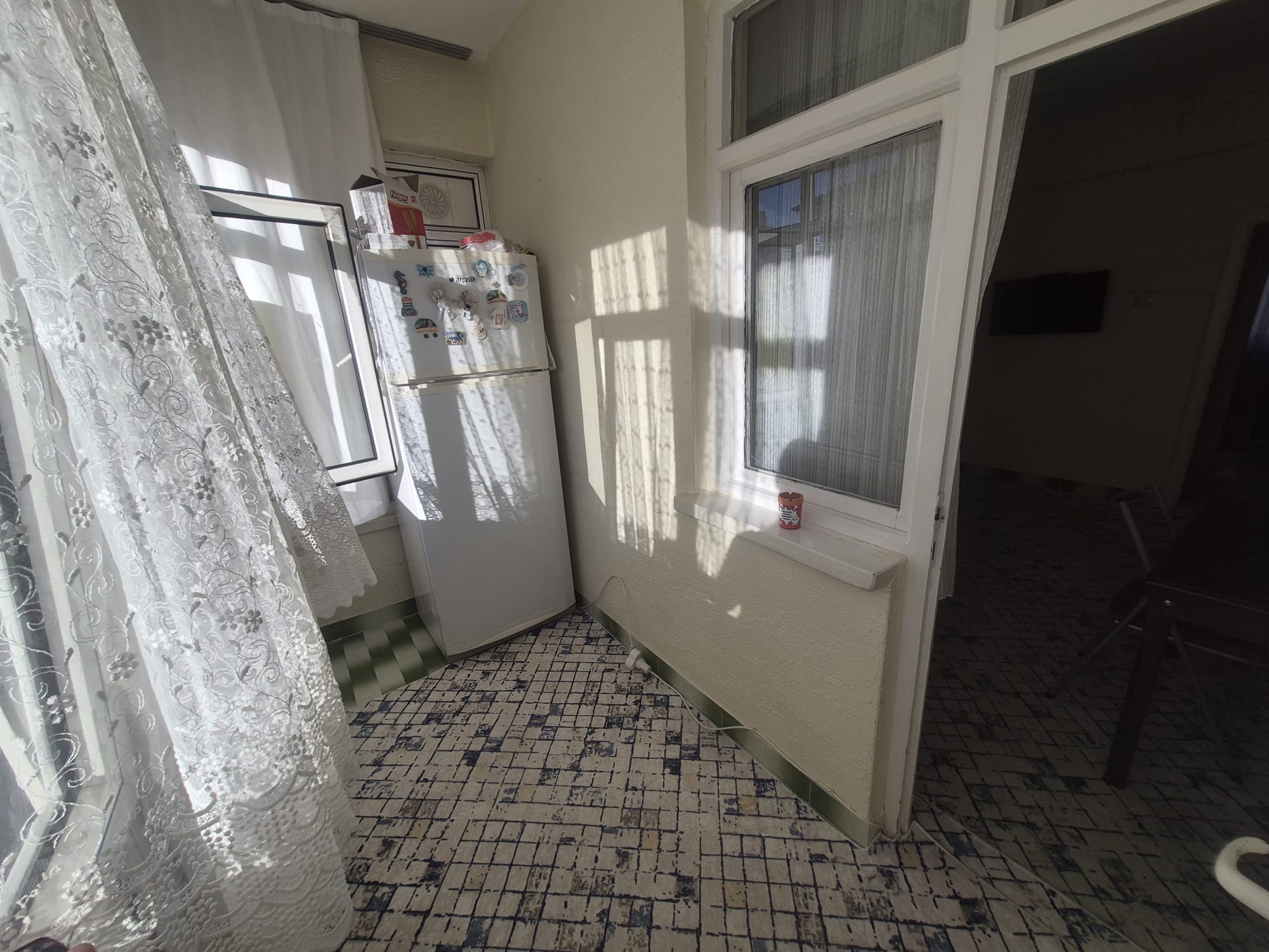 AHMET YESEVİ MAHALLESİNDE ERZAFER SİTESİ 2+1 SATILIK DAİRE
