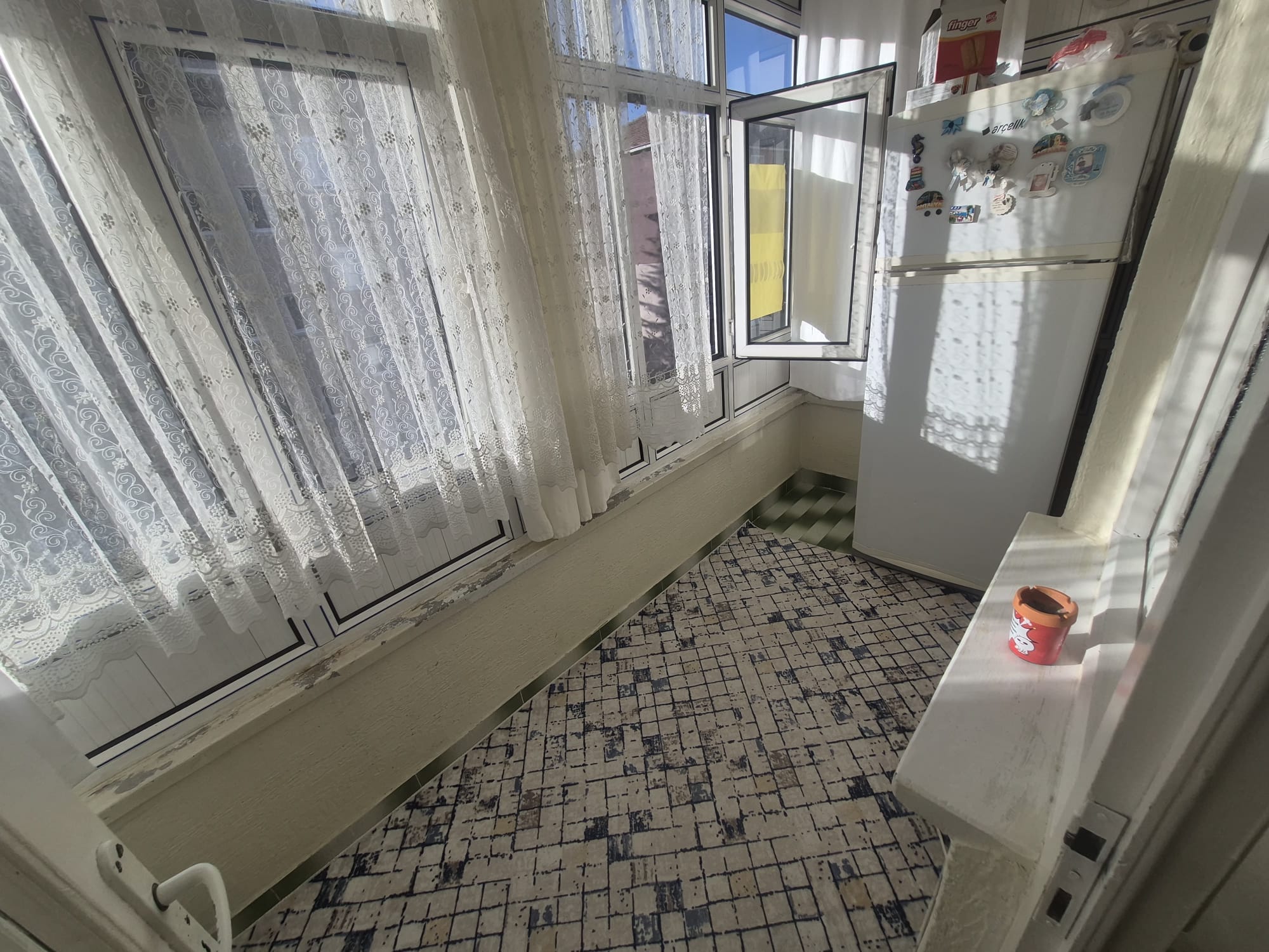 AHMET YESEVİ MAHALLESİNDE ERZAFER SİTESİ 2+1 SATILIK DAİRE