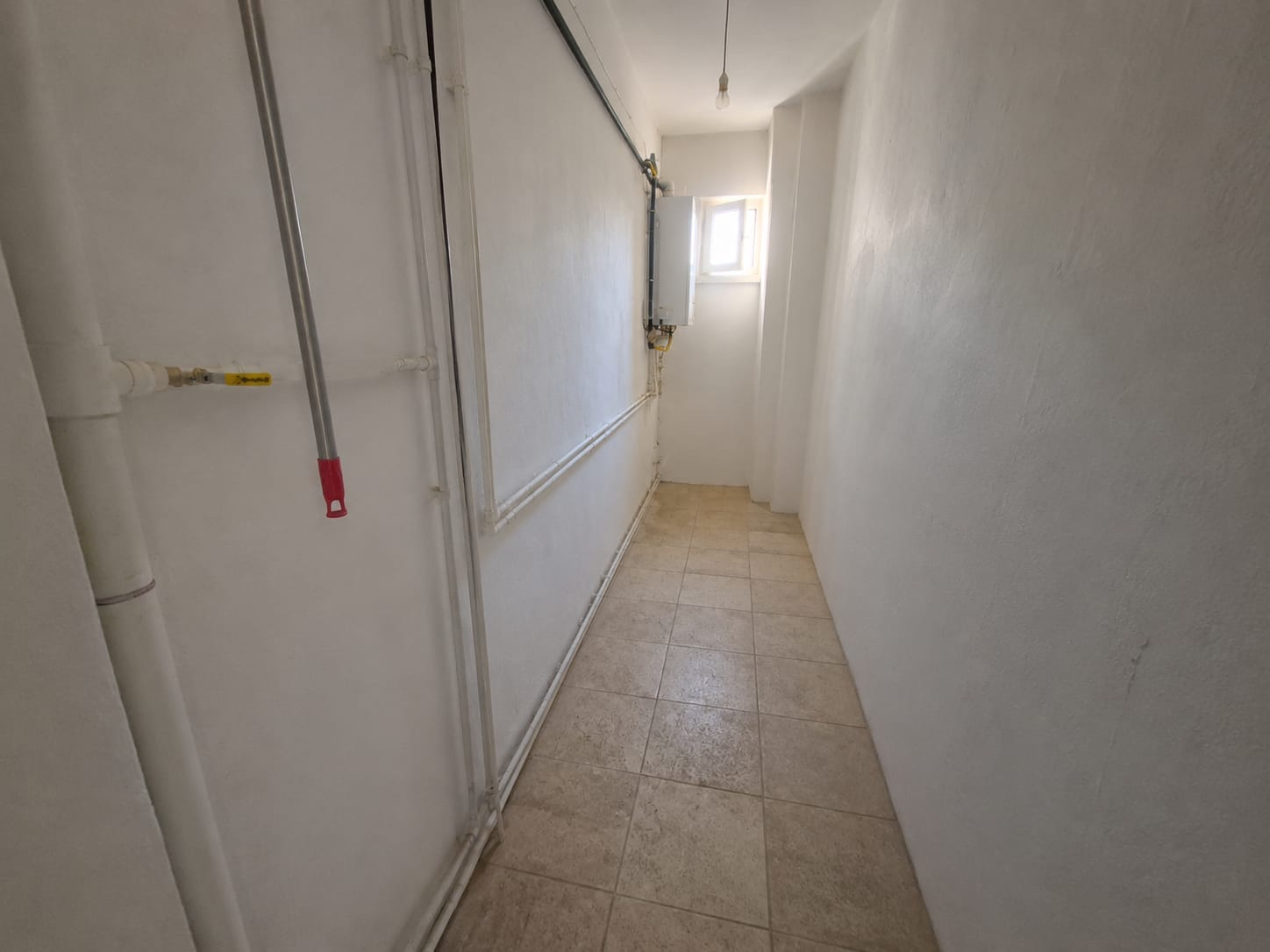 AHMET YESEVİ MAHALLESİNDE ERZAFER SİTESİ 2+1 SATILIK DAİRE