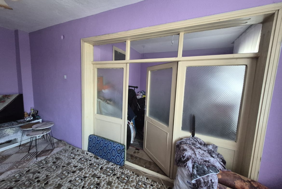 SEKİ ÇEŞME MAHALLESİ 3+1 ODALI 150M2 ARA KAT SATILIK DAİRE
