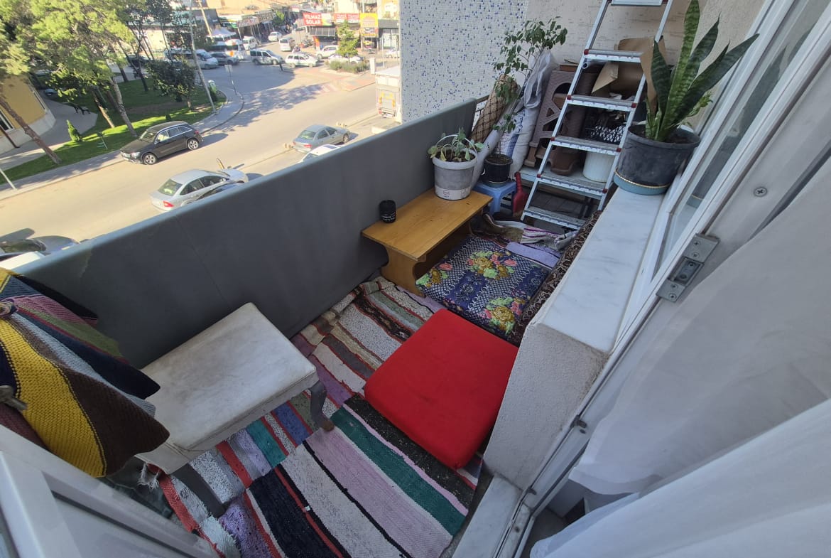 SEKİ ÇEŞME MAHALLESİ 3+1 ODALI 150M2 ARA KAT SATILIK DAİRE