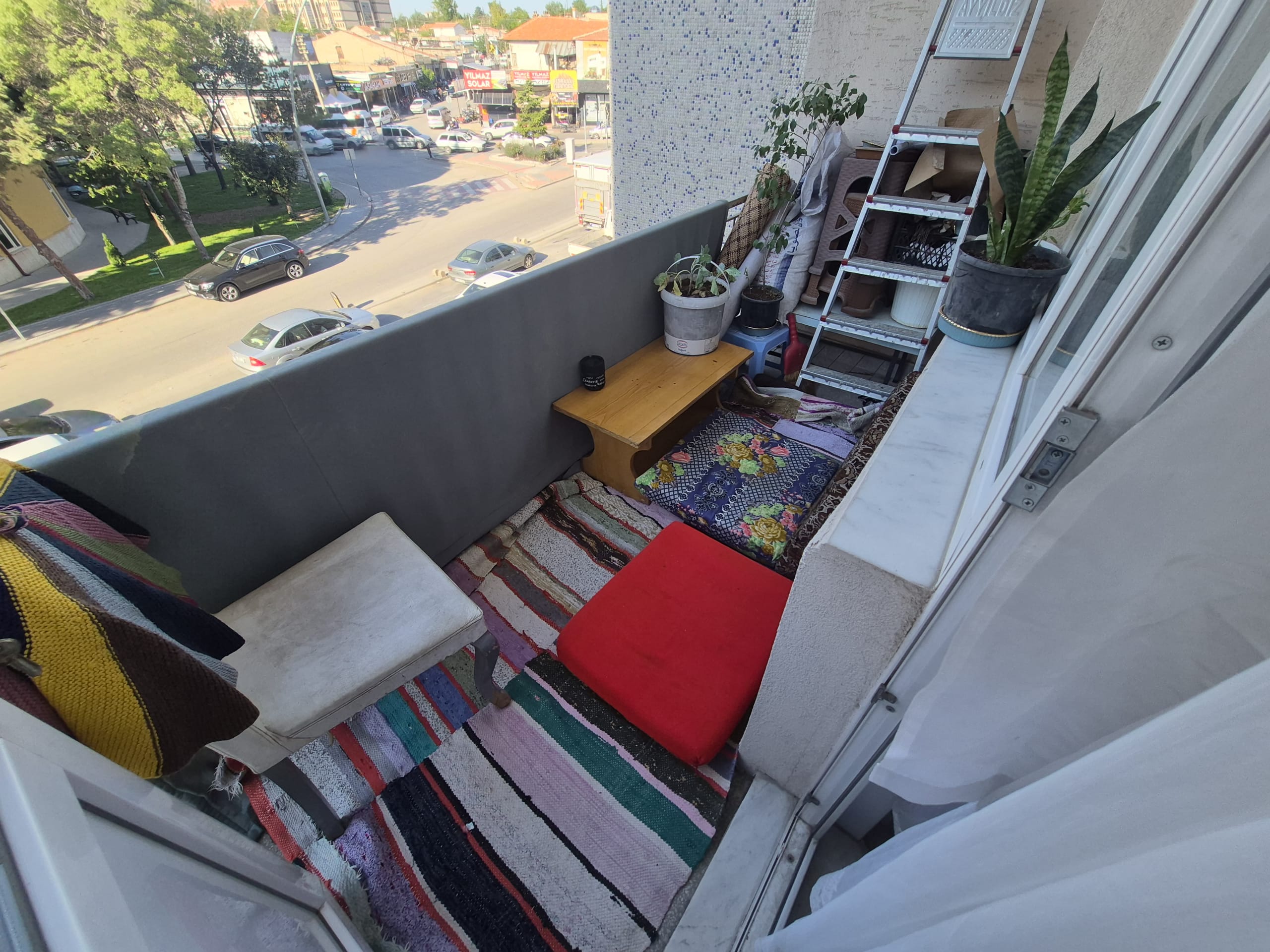 SEKİ ÇEŞME MAHALLESİ 3+1 ODALI 150M2 ARA KAT SATILIK DAİRE