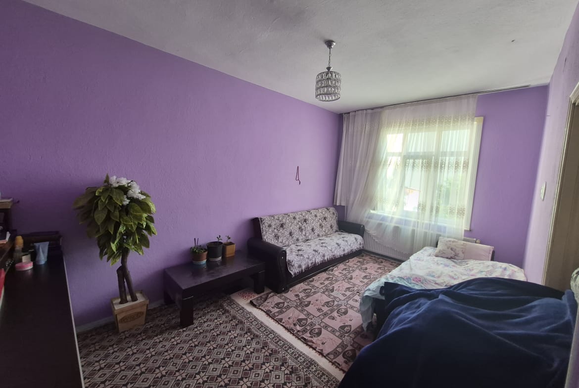 SEKİ ÇEŞME MAHALLESİ 3+1 ODALI 150M2 ARA KAT SATILIK DAİRE
