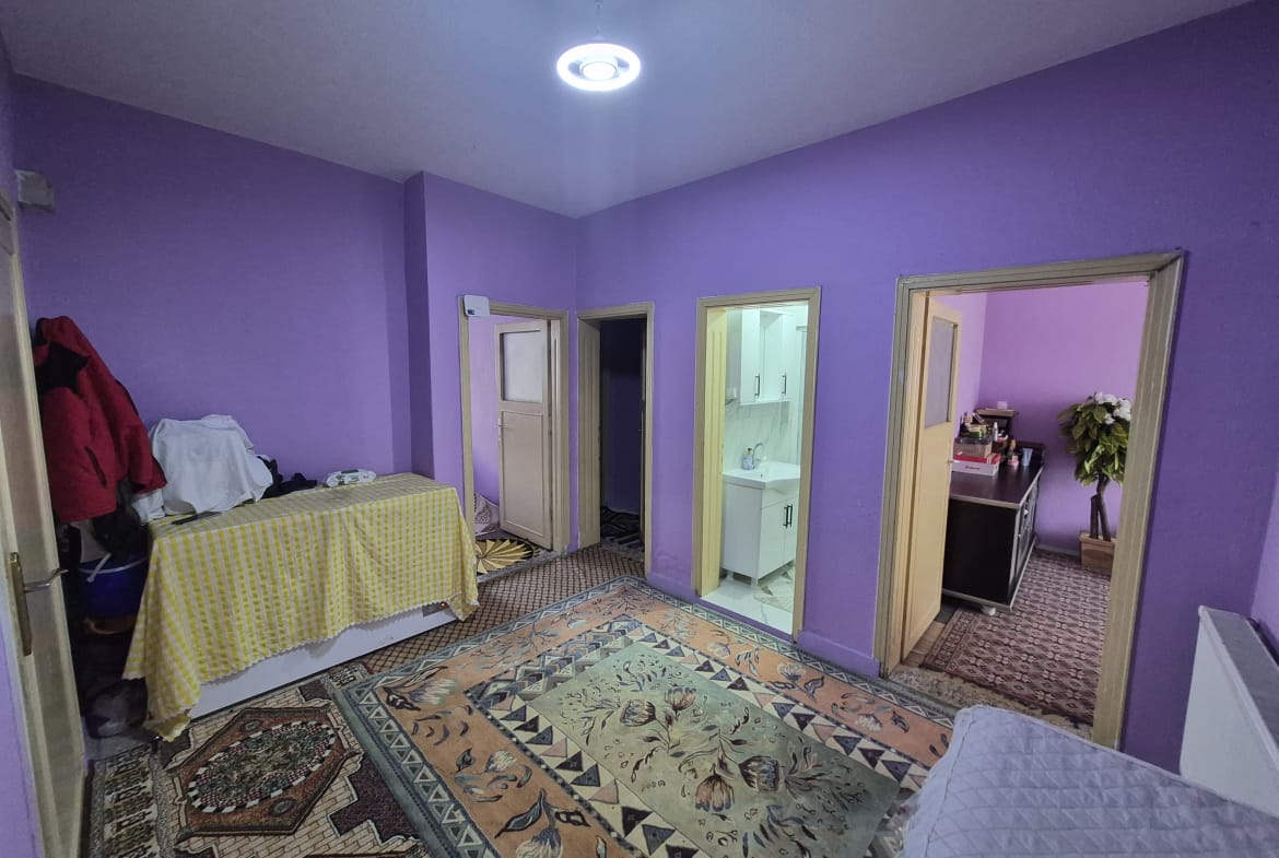 SEKİ ÇEŞME MAHALLESİ 3+1 ODALI 150M2 ARA KAT SATILIK DAİRE