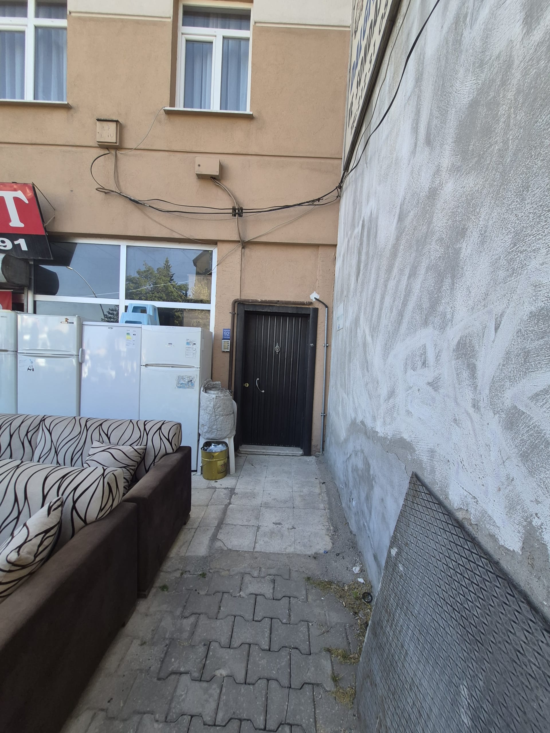 SEKİ ÇEŞME MAHALLESİ 3+1 ODALI 150M2 ARA KAT SATILIK DAİRE