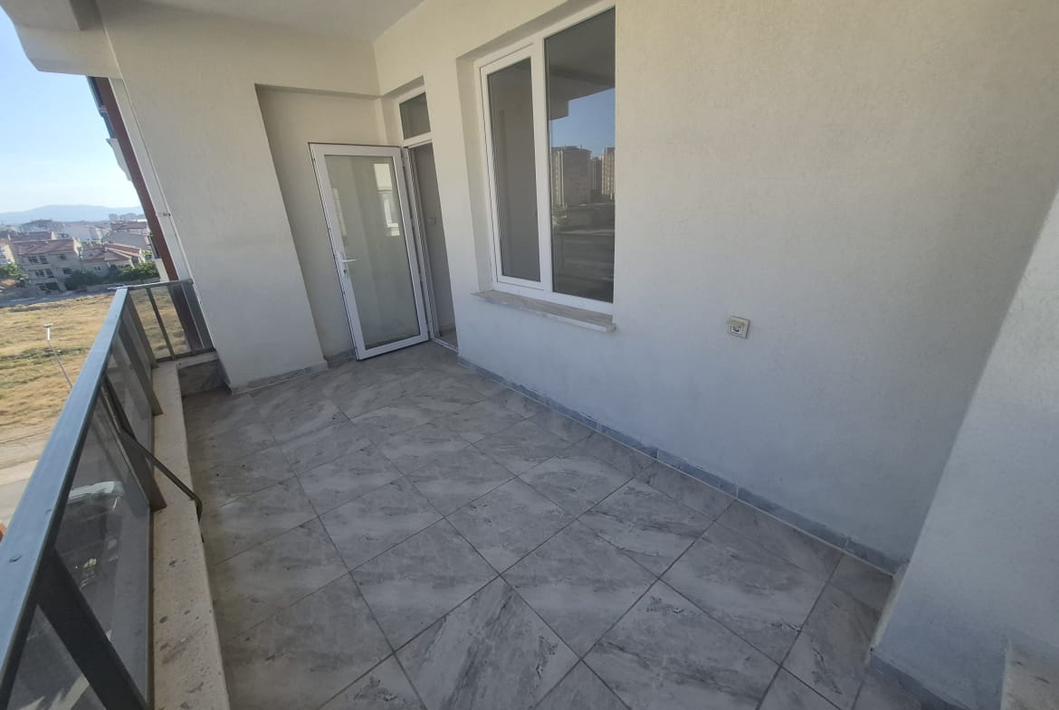 ÜNİVERSİTE MAHALLESİ SATILIK 3+1 5. KAT DAİRE