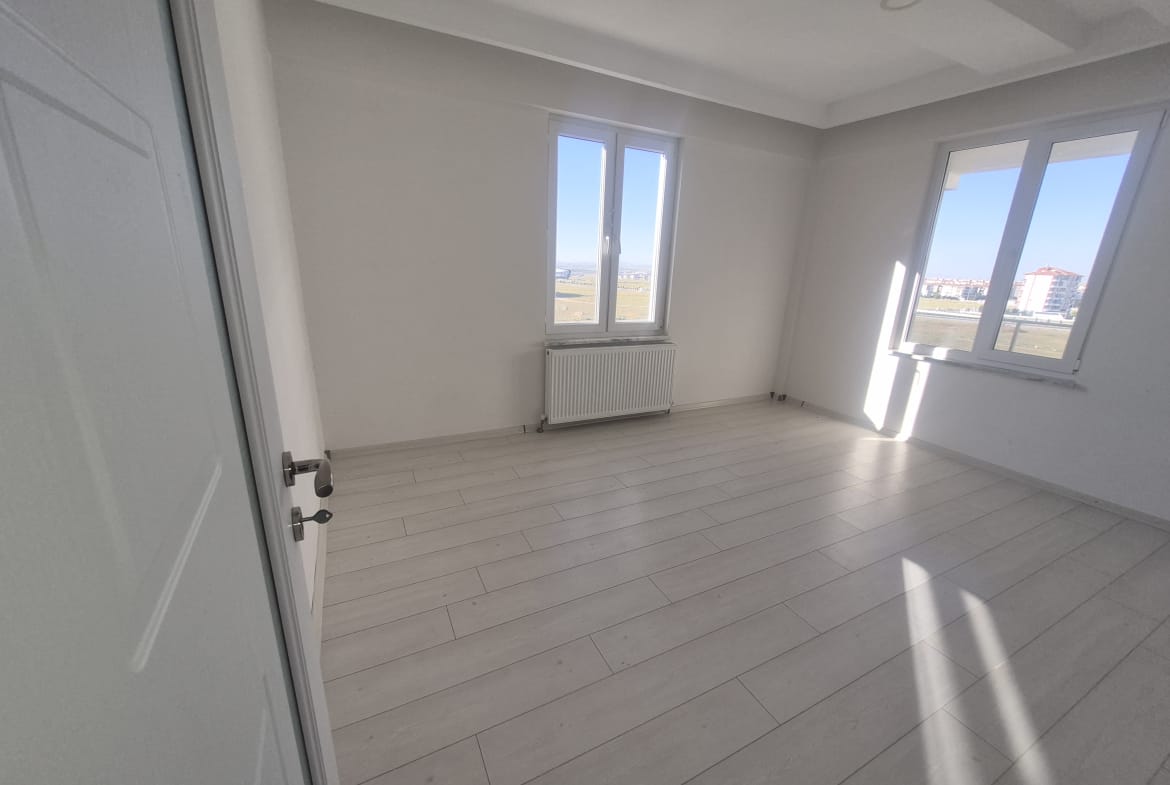 ÜNİVERSİTE MAHALLESİ SATILIK 3+1 5. KAT DAİRE