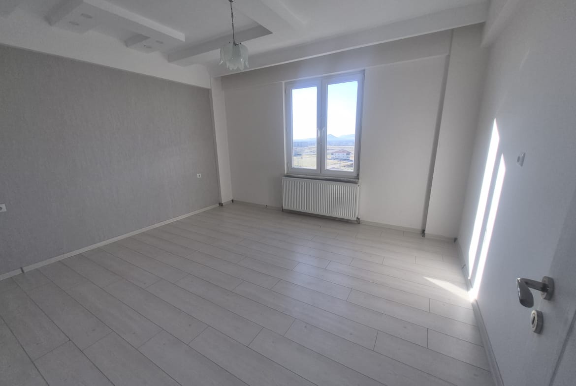 ÜNİVERSİTE MAHALLESİ SATILIK 3+1 5. KAT DAİRE