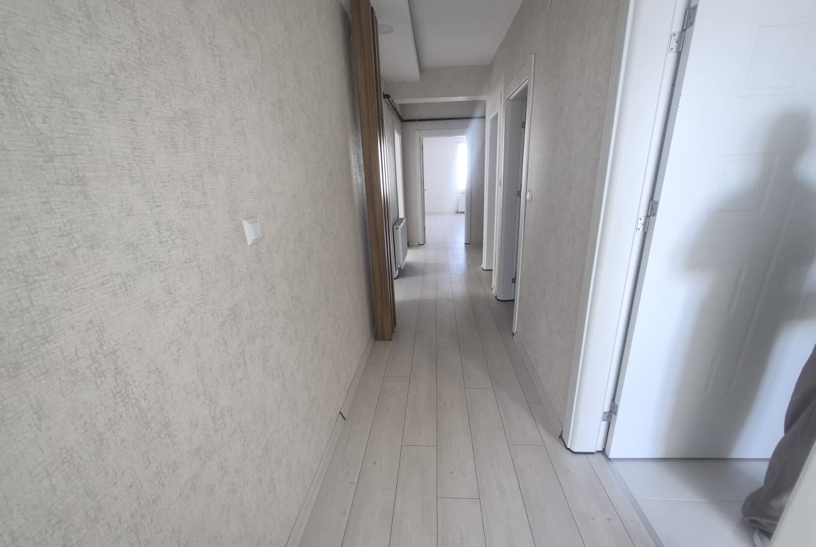 ÜNİVERSİTE MAHALLESİ SATILIK 3+1 5. KAT DAİRE