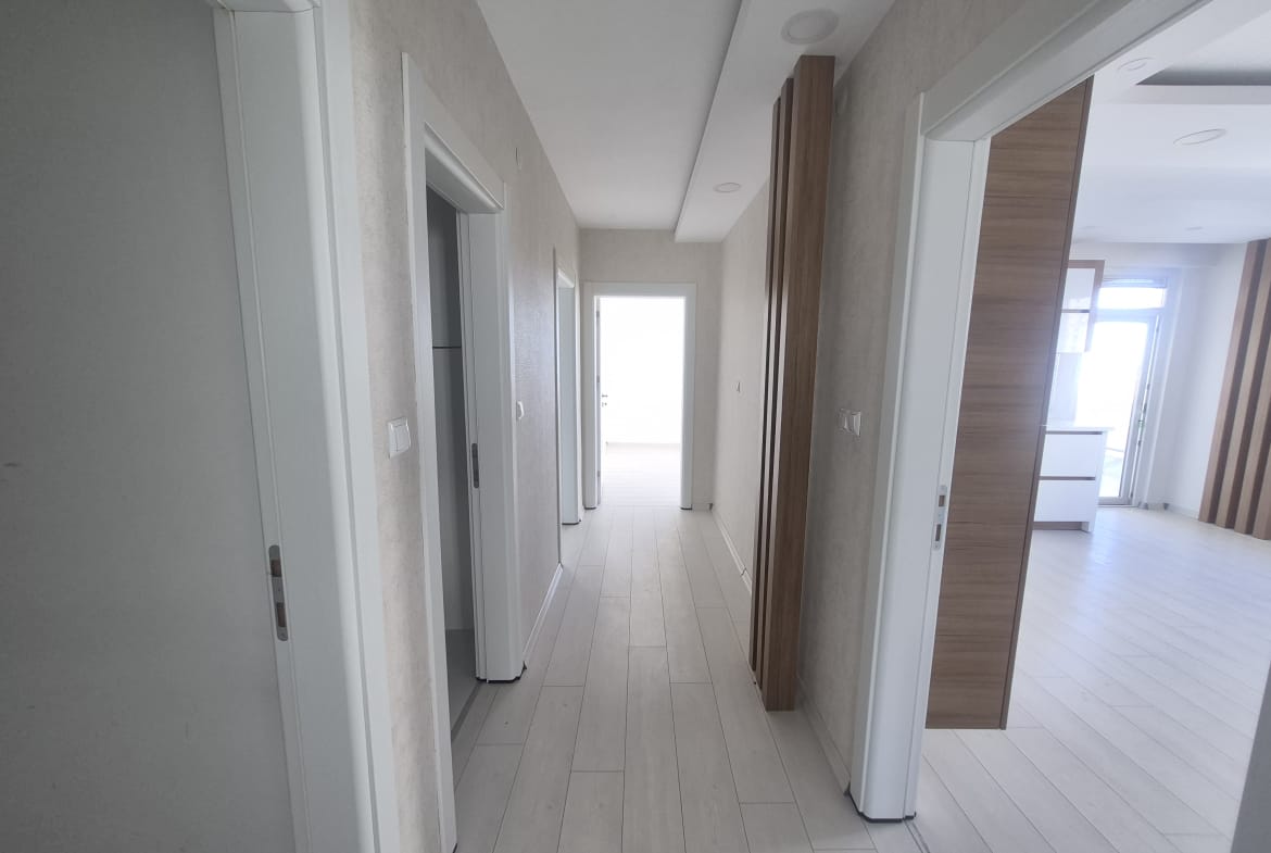 ÜNİVERSİTE MAHALLESİ SATILIK 3+1 5. KAT DAİRE