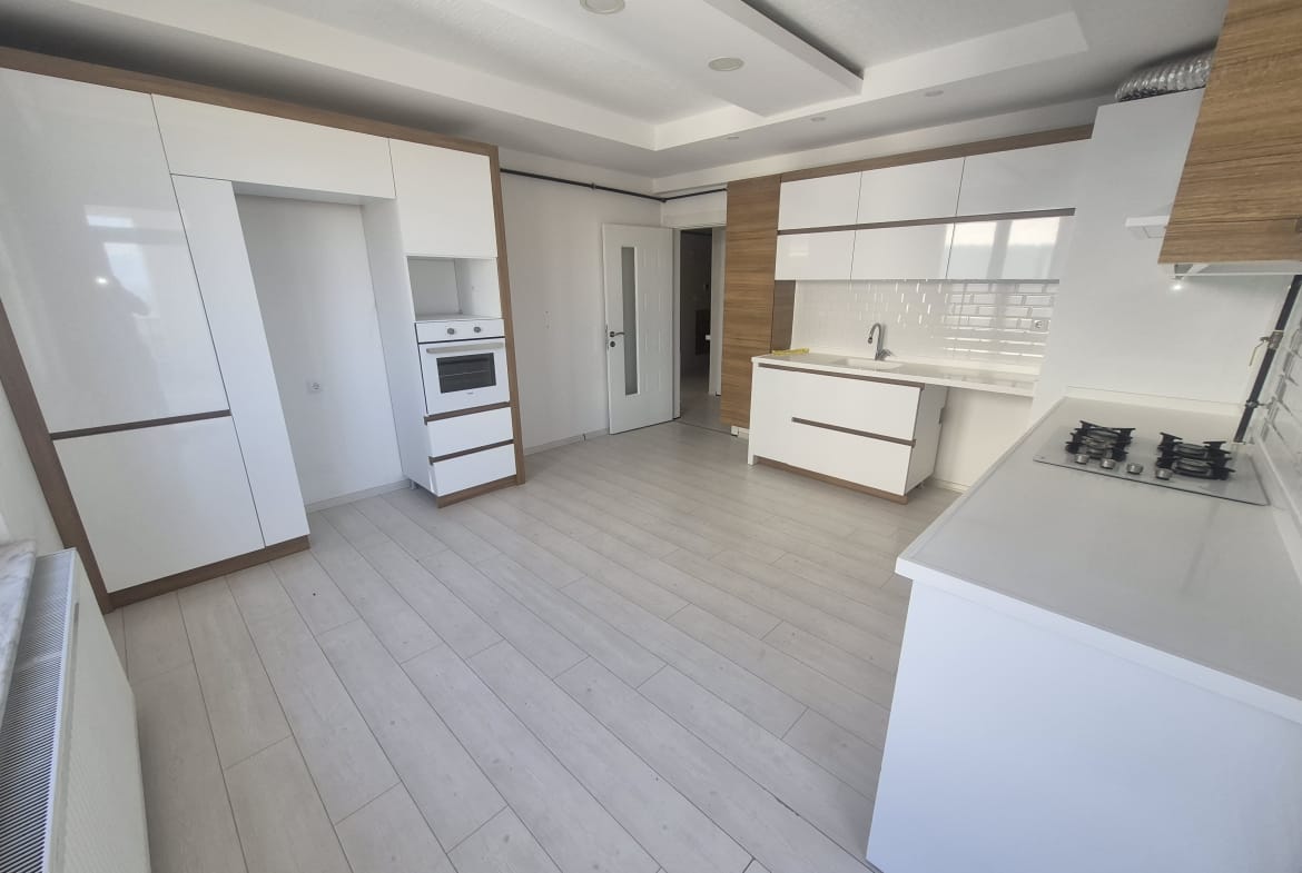 ÜNİVERSİTE MAHALLESİ SATILIK 3+1 5. KAT DAİRE
