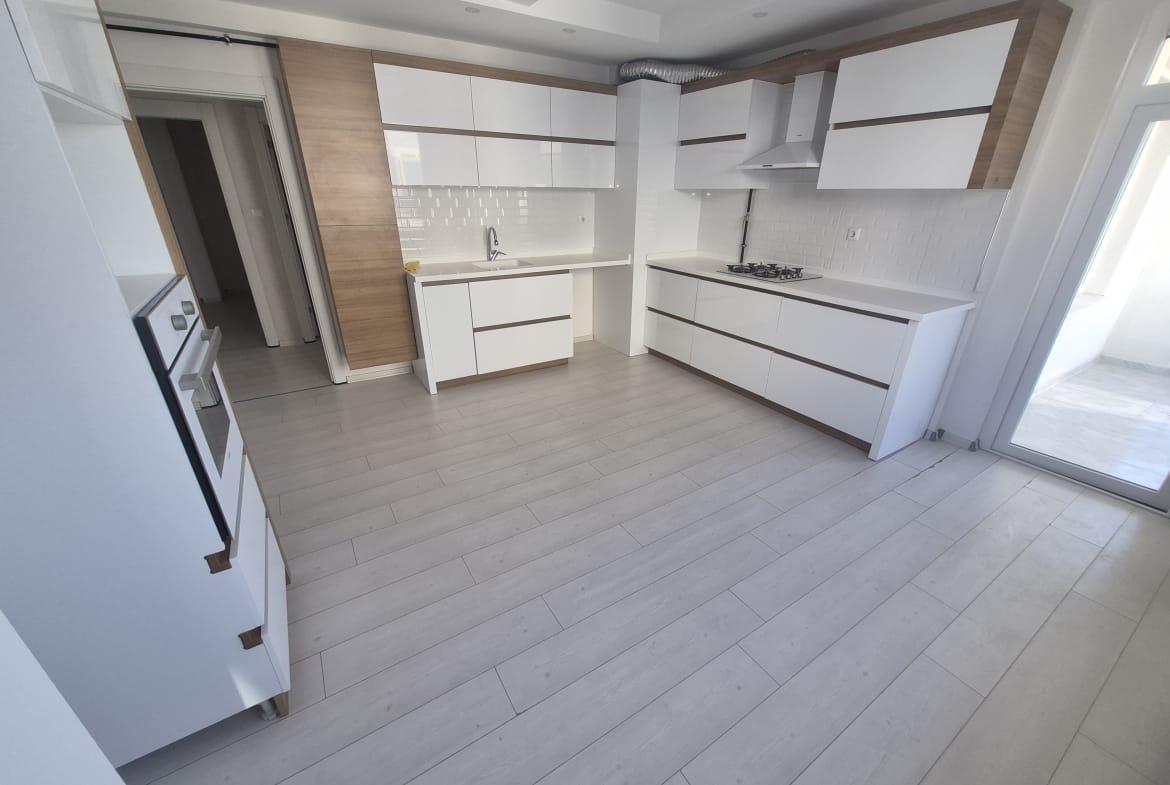 ÜNİVERSİTE MAHALLESİ SATILIK 3+1 5. KAT DAİRE