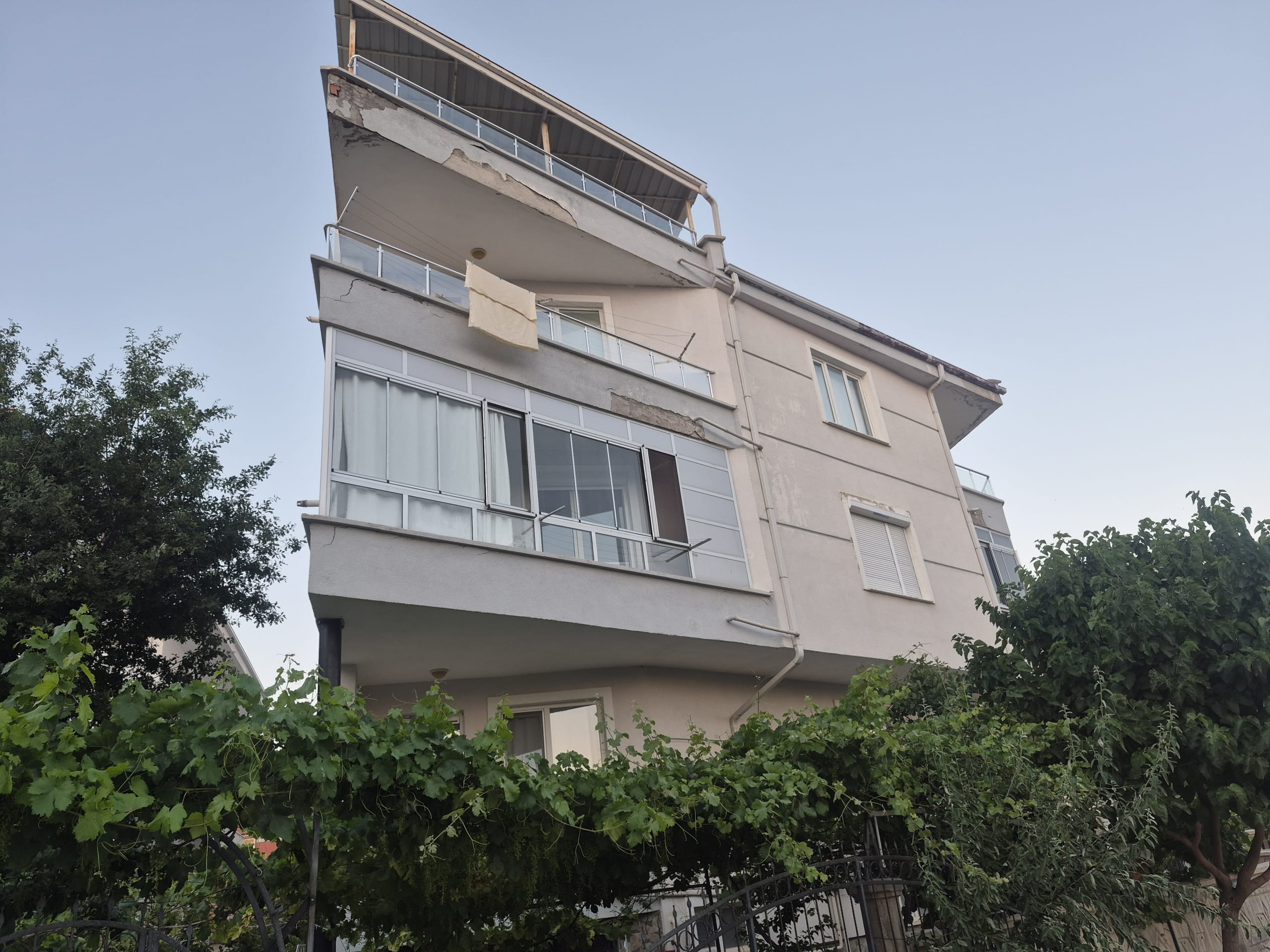 ÇELTEK MAHALLESİ 5+1 ODALI BİREYSEL GARAJLI SATILIK DUBLEKS DAİRE
