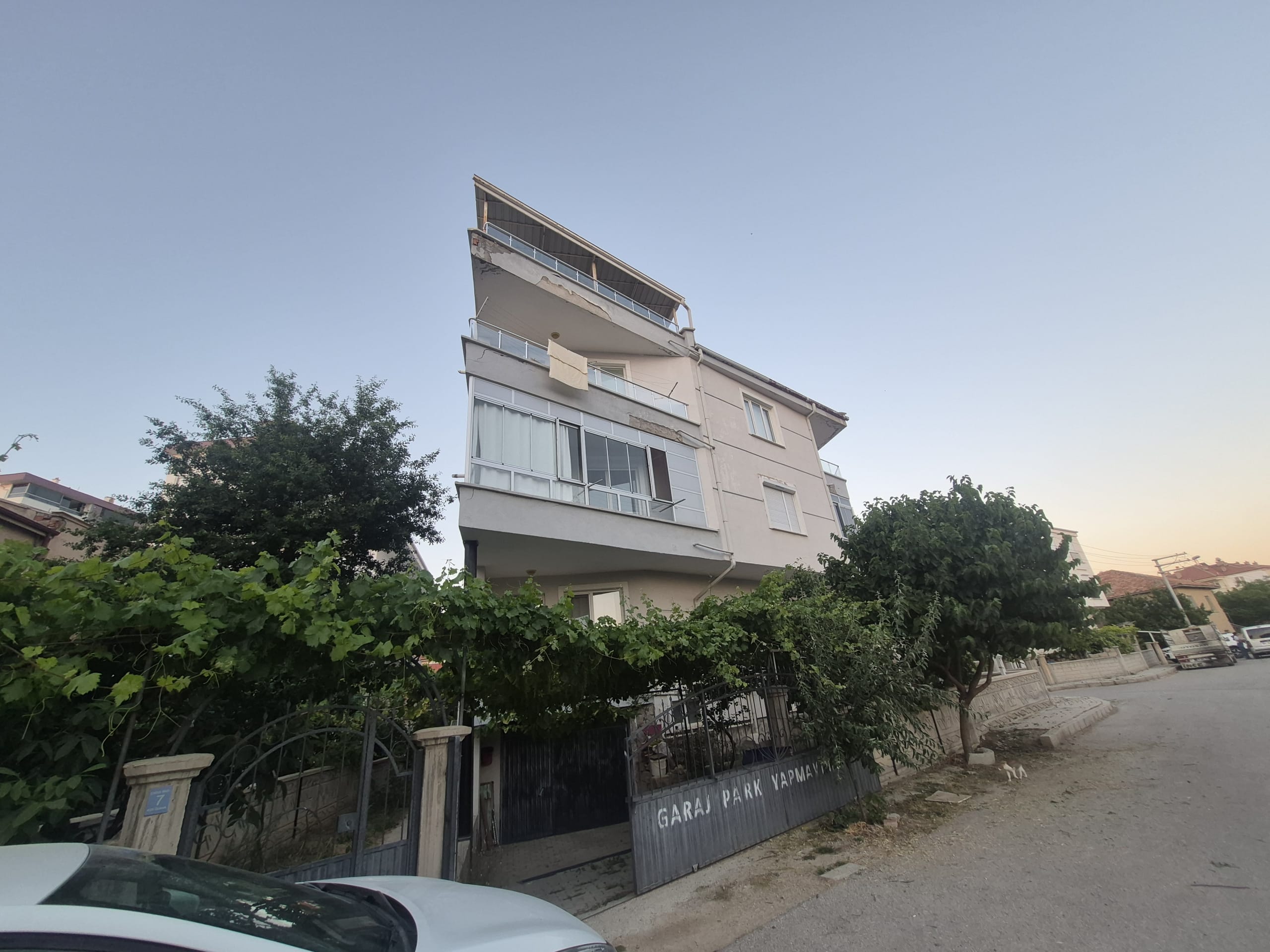 ÇELTEK MAHALLESİ 5+1 ODALI BİREYSEL GARAJLI SATILIK DUBLEKS DAİRE