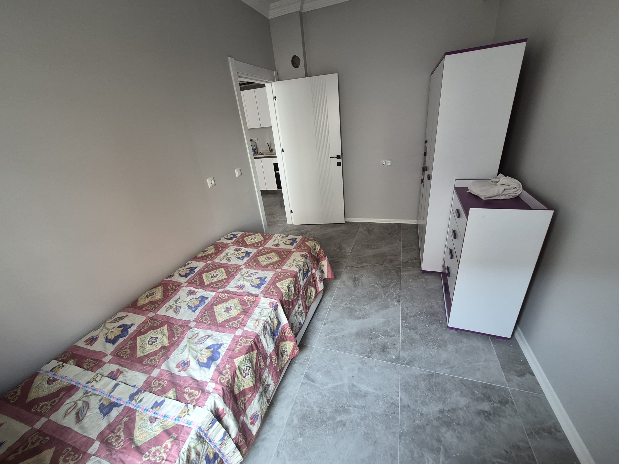 FENARİ MAHALLESİNDE EŞYALI 1+1 KİRALIK DAİRE