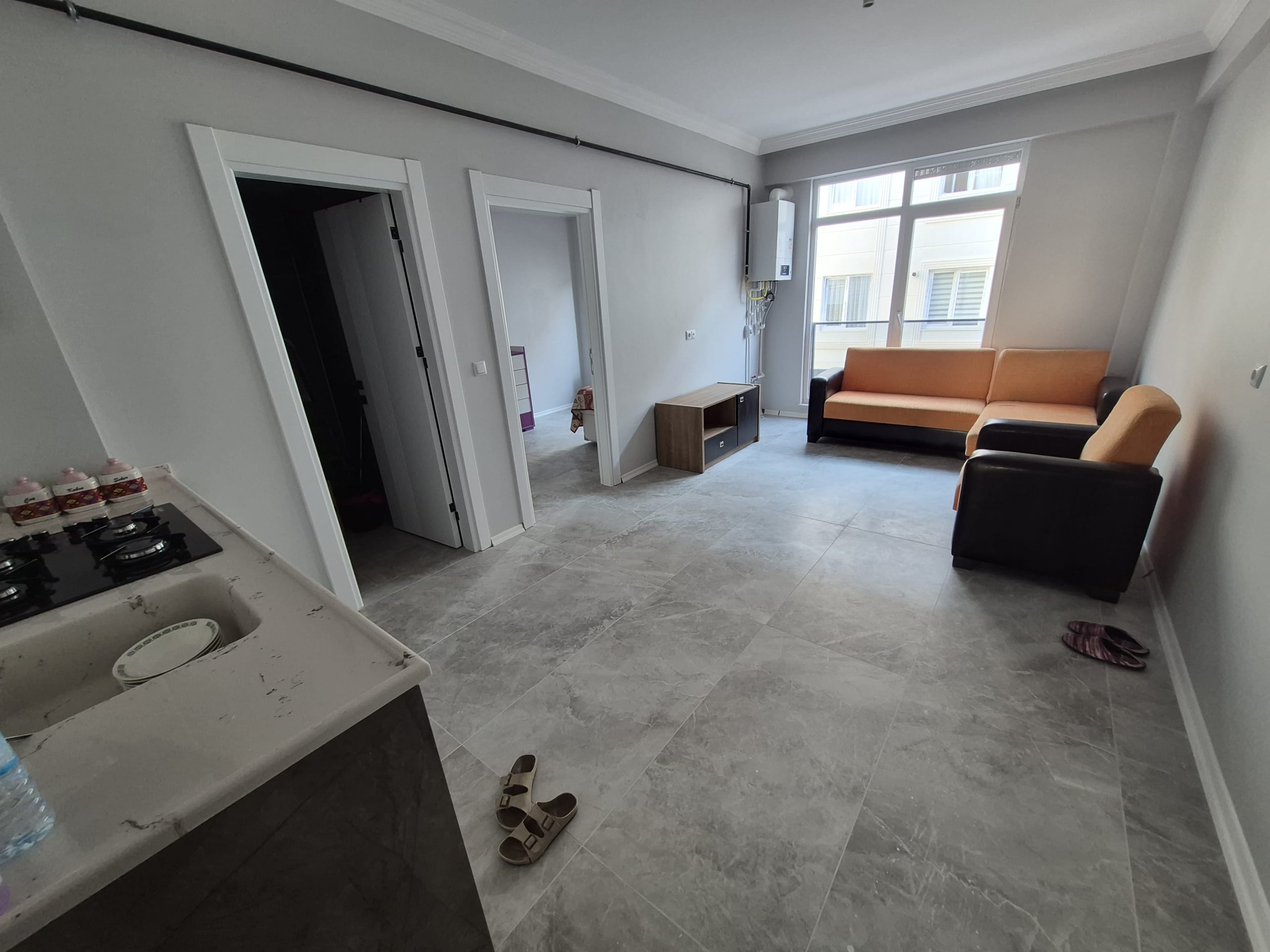 FENARİ MAHALLESİNDE EŞYALI 1+1 KİRALIK DAİRE