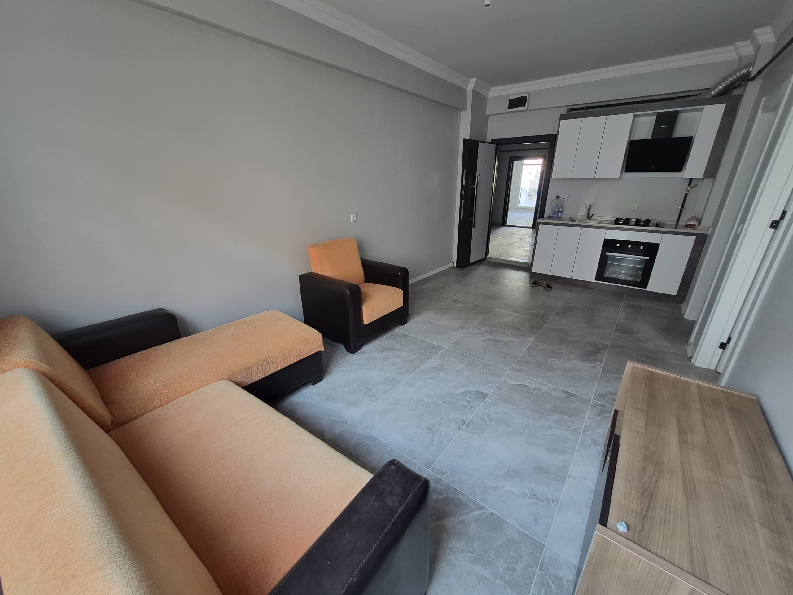 FENARİ MAHALLESİNDE EŞYALI 1+1 KİRALIK DAİRE