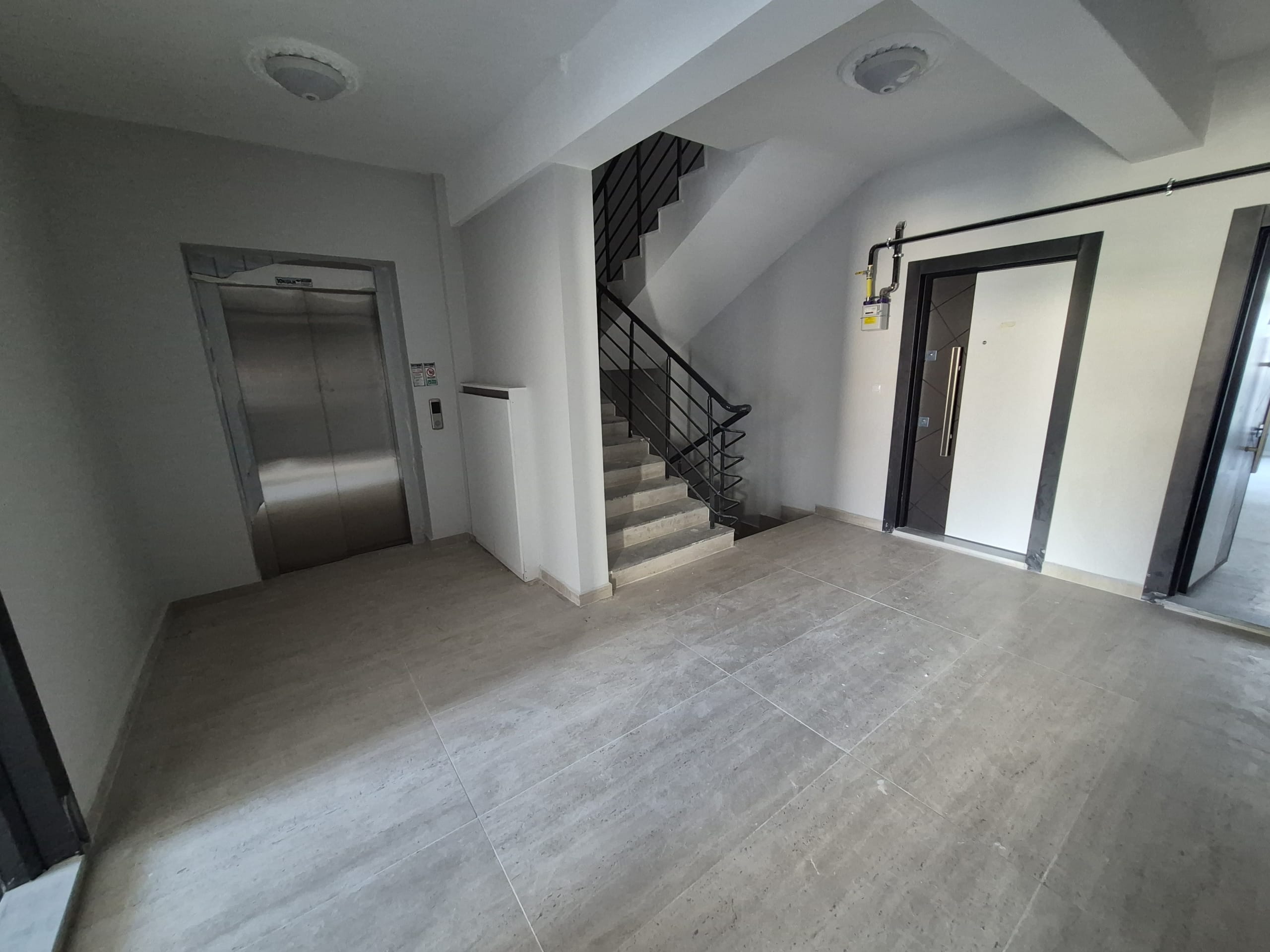 FENARİ MAHALLESİNDE EŞYALI 1+1 KİRALIK DAİRE