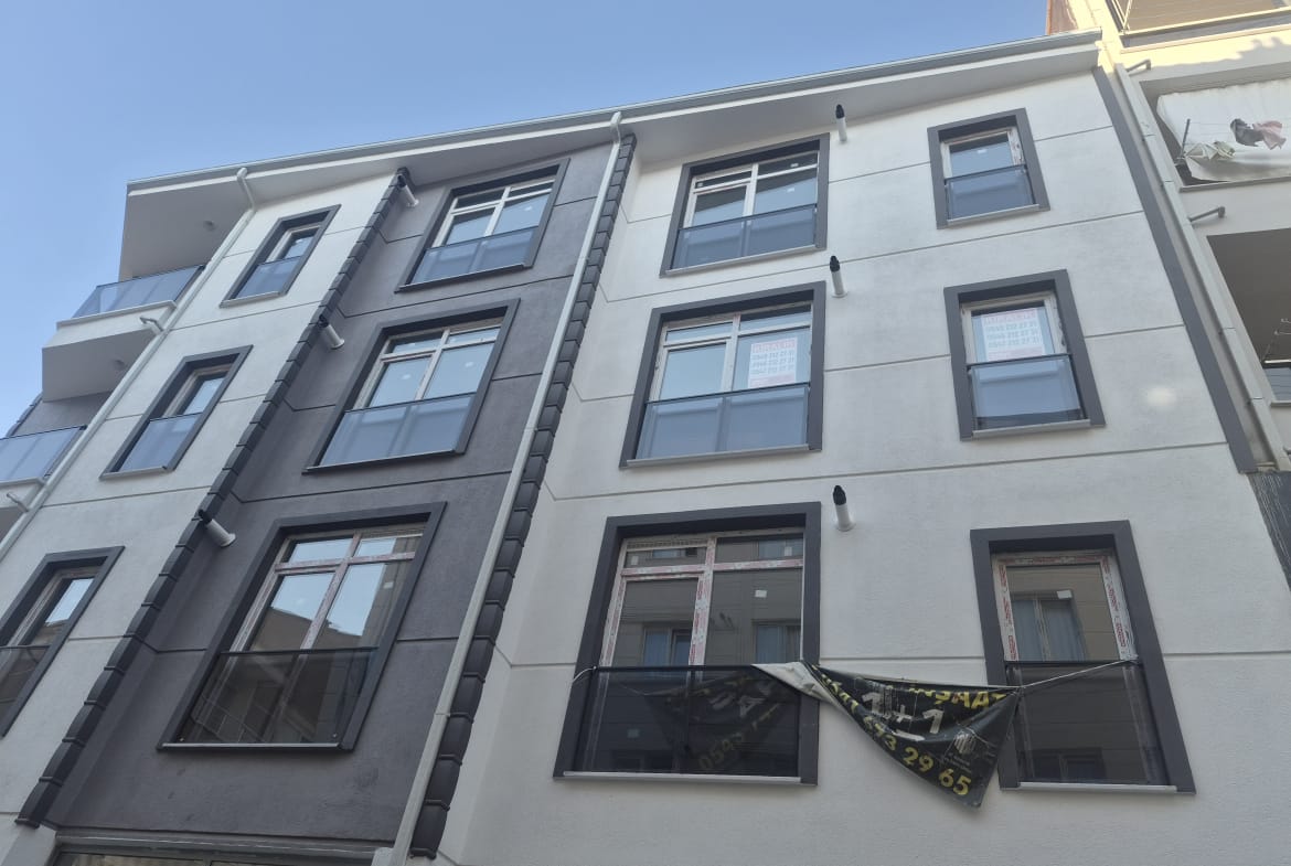 FENARİ MAHALLESİNDE EŞYALI 1+1 KİRALIK DAİRE