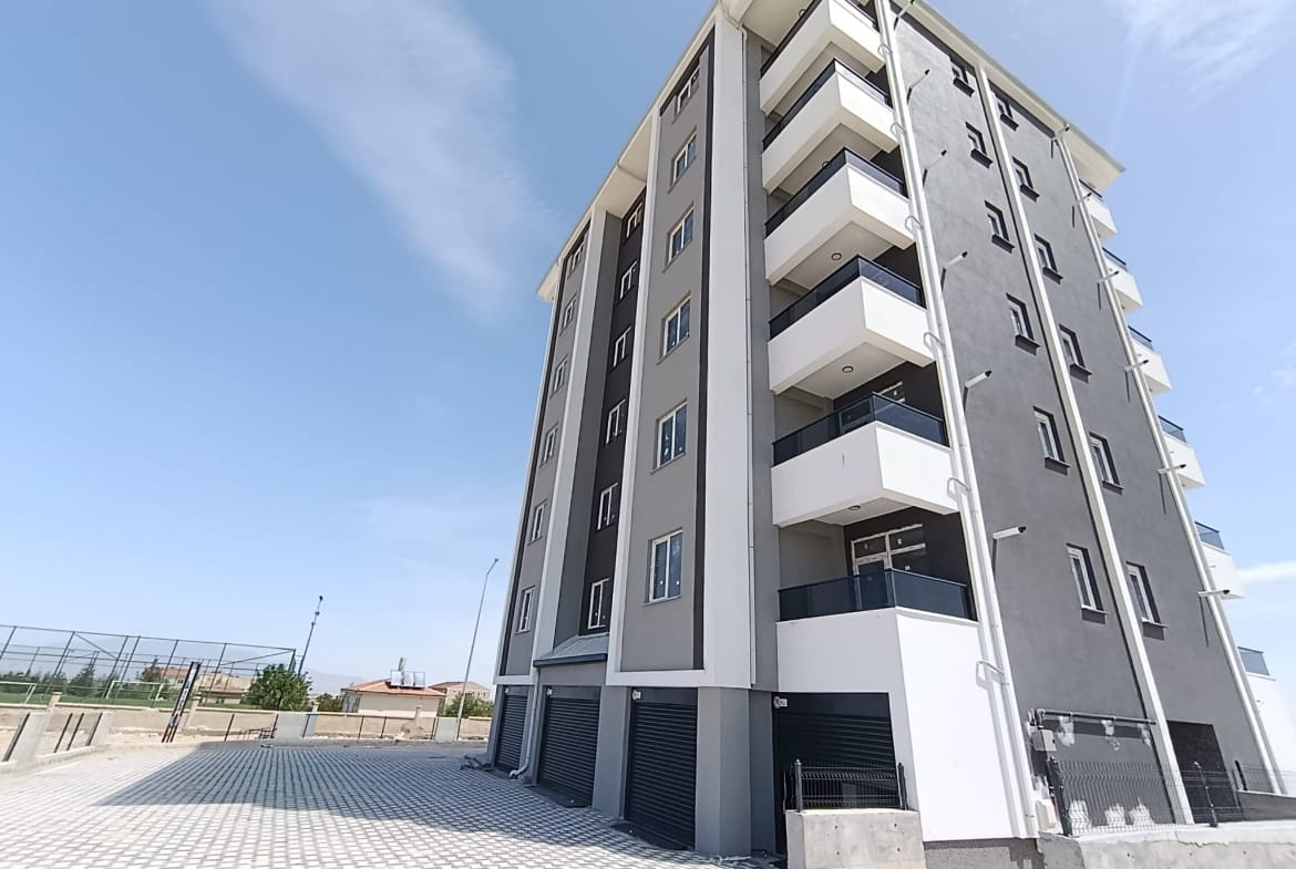 ÜNİVERSİTE MAHALLESİ SATILIK 5. KAT LÜKS APART