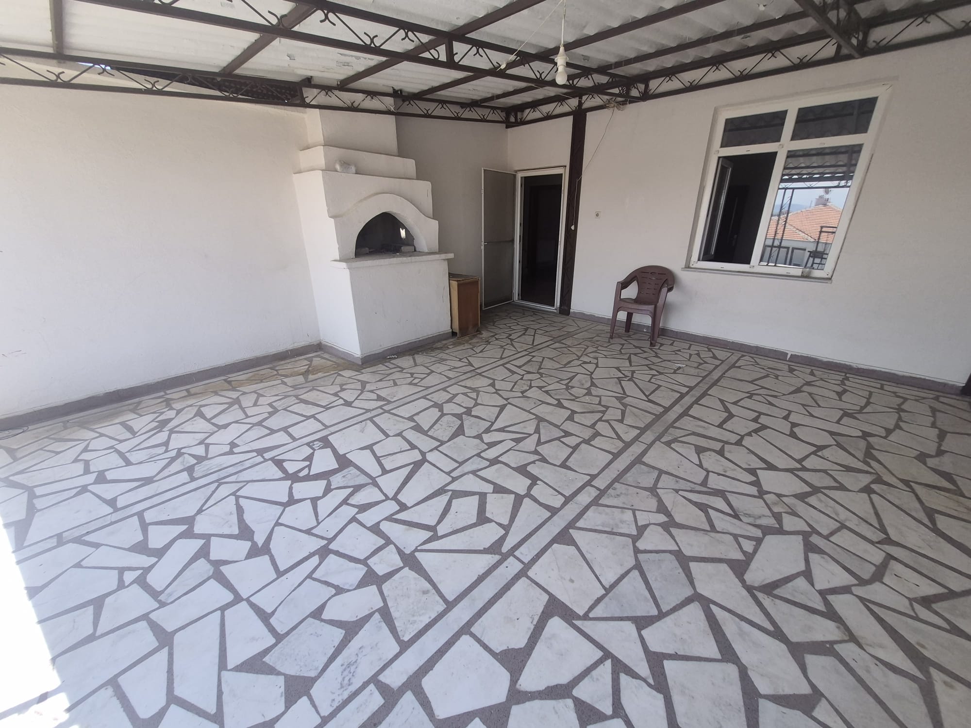İMARET MAHALLESİ 2+1 ÇATI KATI KİRALIK DAİRE
