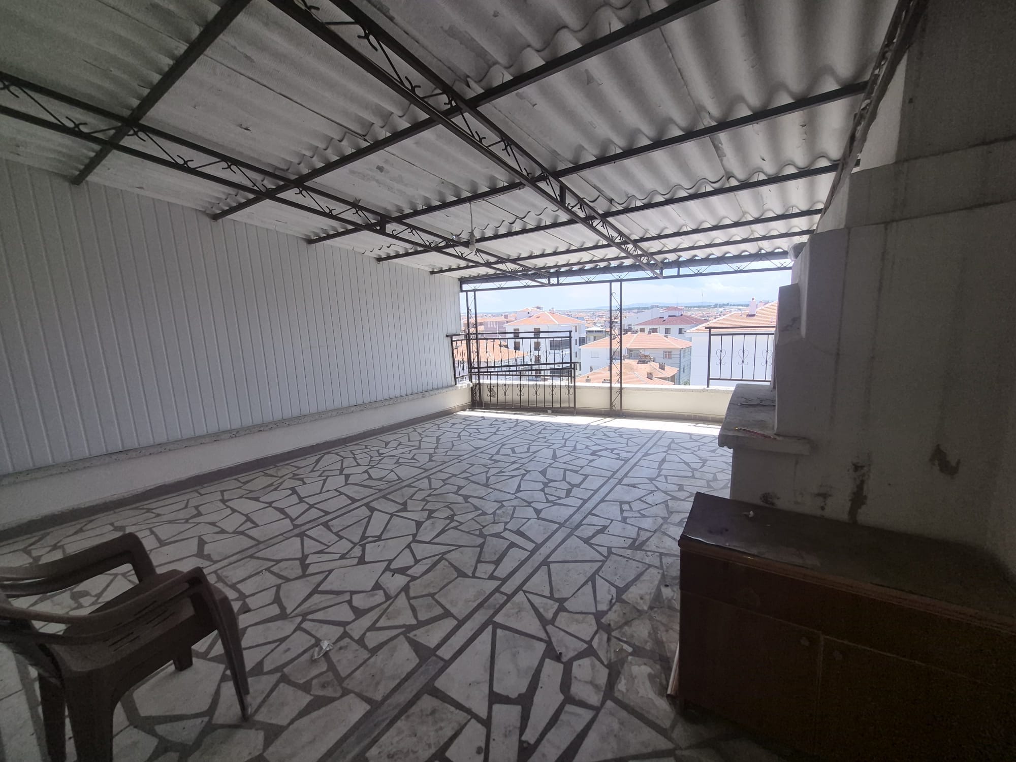 İMARET MAHALLESİ 2+1 ÇATI KATI KİRALIK DAİRE